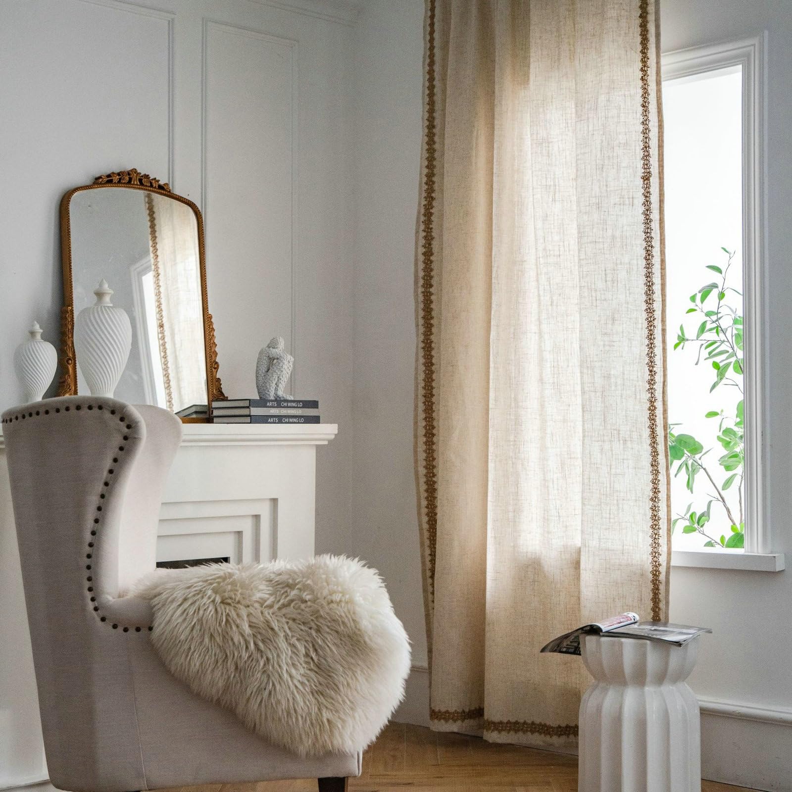 Rideaux de fenêtres en lin fleur marron pour une chambre chaleureuse