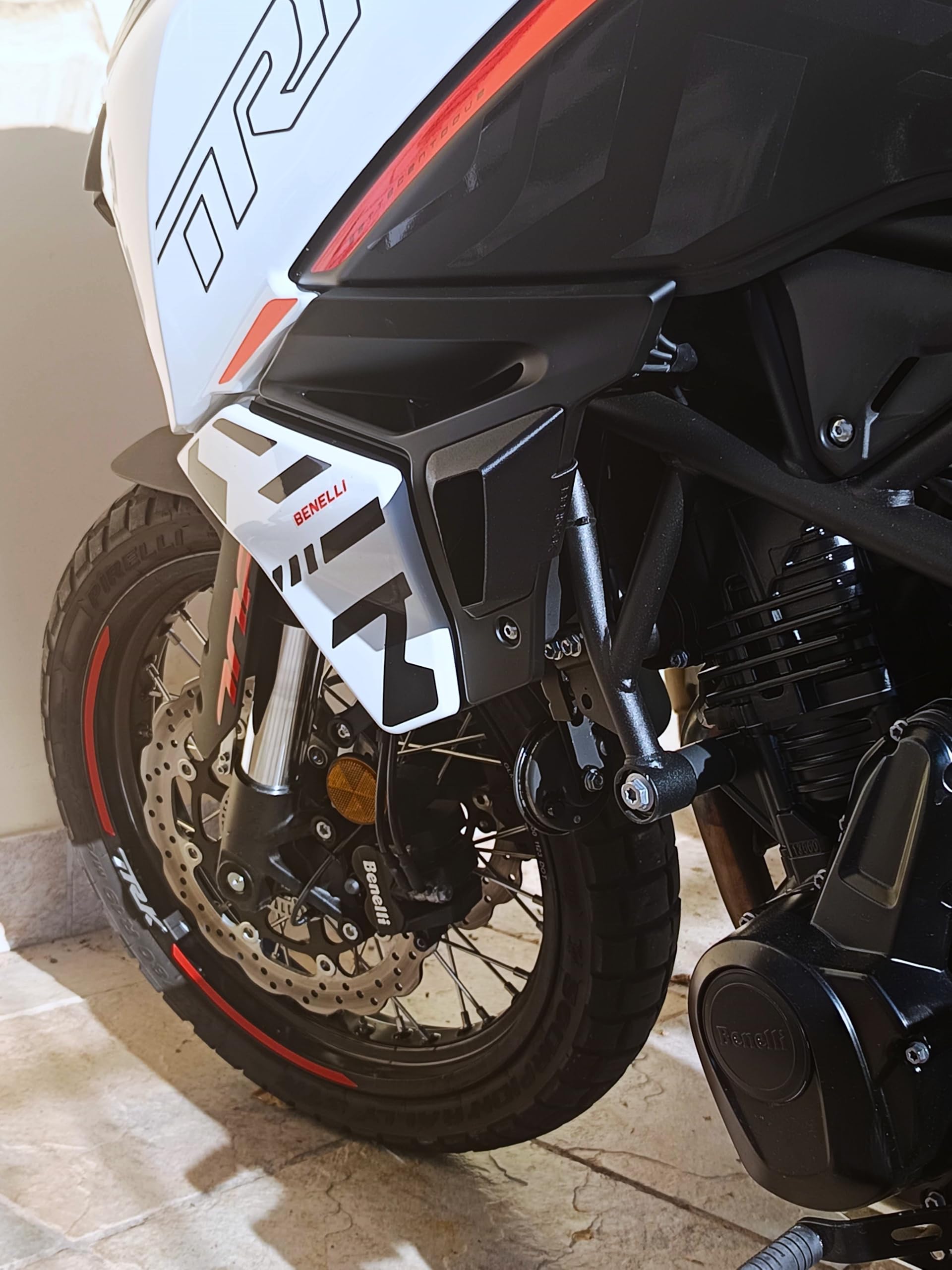 3DPRINTOK Coppia di Deflettori d'Aria Calda per Fianchetti - Benelli TRK 702/702X, Riduce di almeno il 70% il Flusso Caldo Zona ginocchia e gambe (NON COMPATIBILE CON BARRE PARA TELAIO) no modifiche