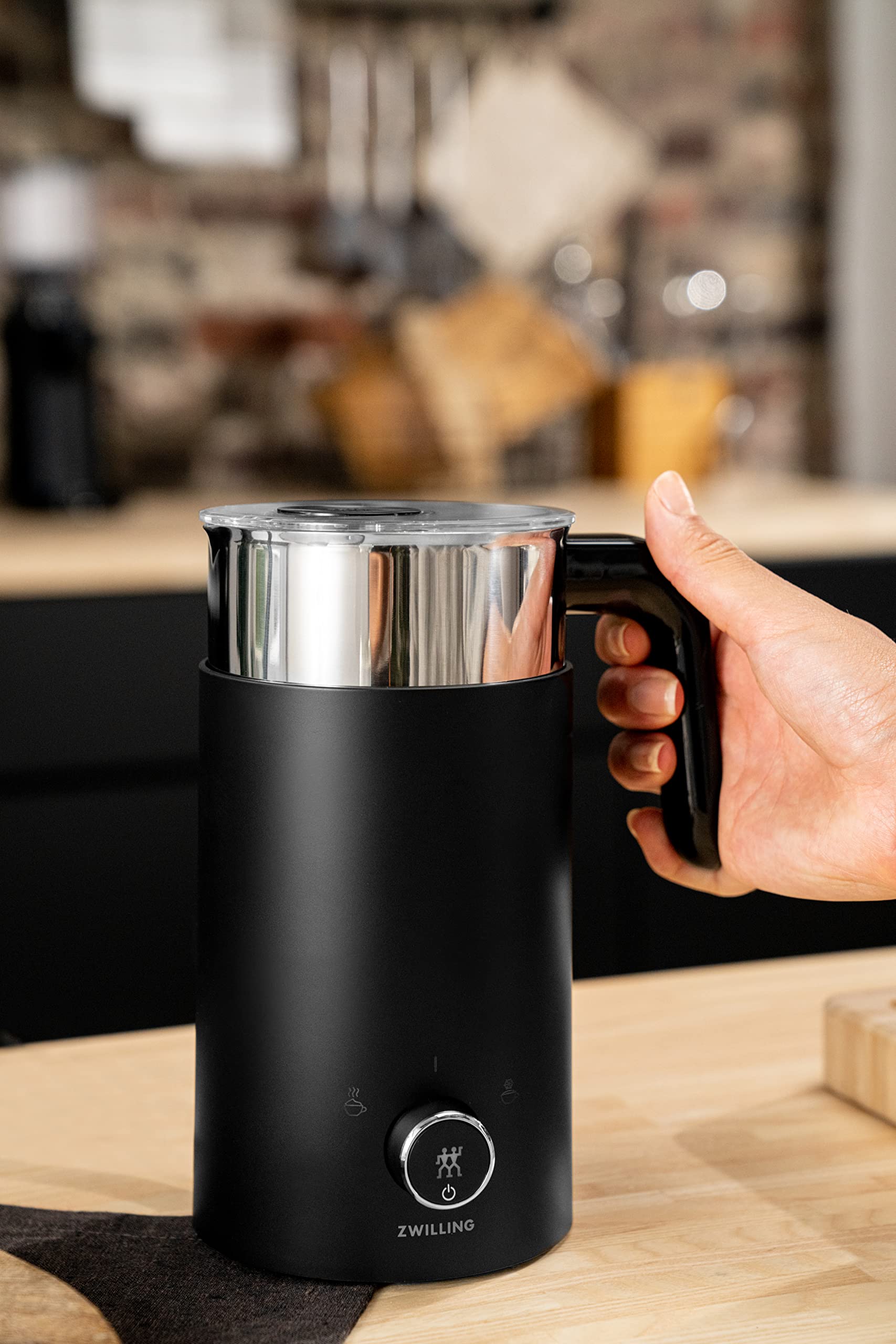 ZWILLING ENFINIGY Montalatte elettrico per latte caldo e freddo e alternative al latte a base vegetale, 400 ml, Nero