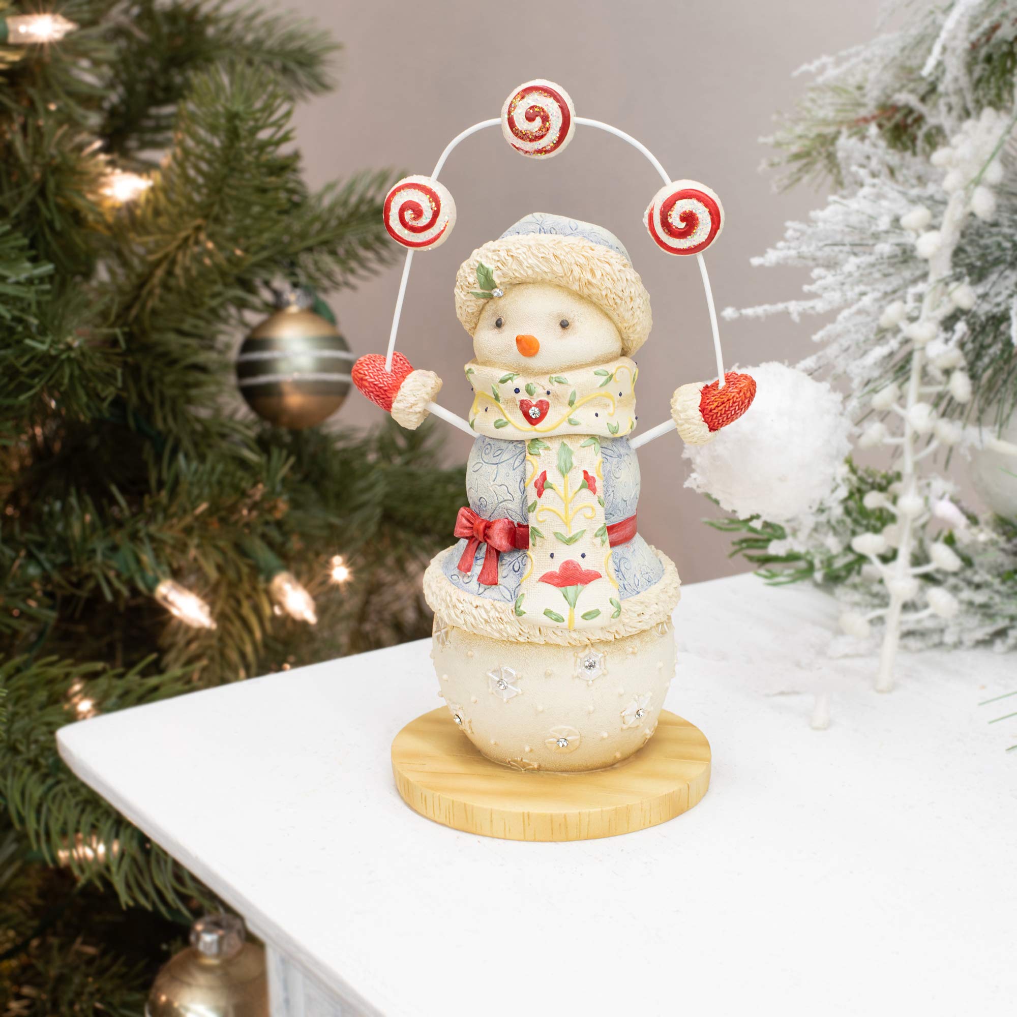 Il Natale Presenta Con Un Bicchiere Di Latte E Un Mince Pie Fotografia