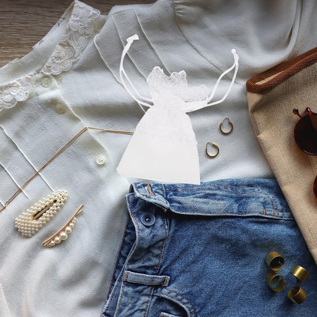 STOBOK 40 Pcs White Lace Drawstring Bags Small Organza Jewelry Pouches for Wedding Favors Christmas Party Bags with Easy Close Webbing Drawstring