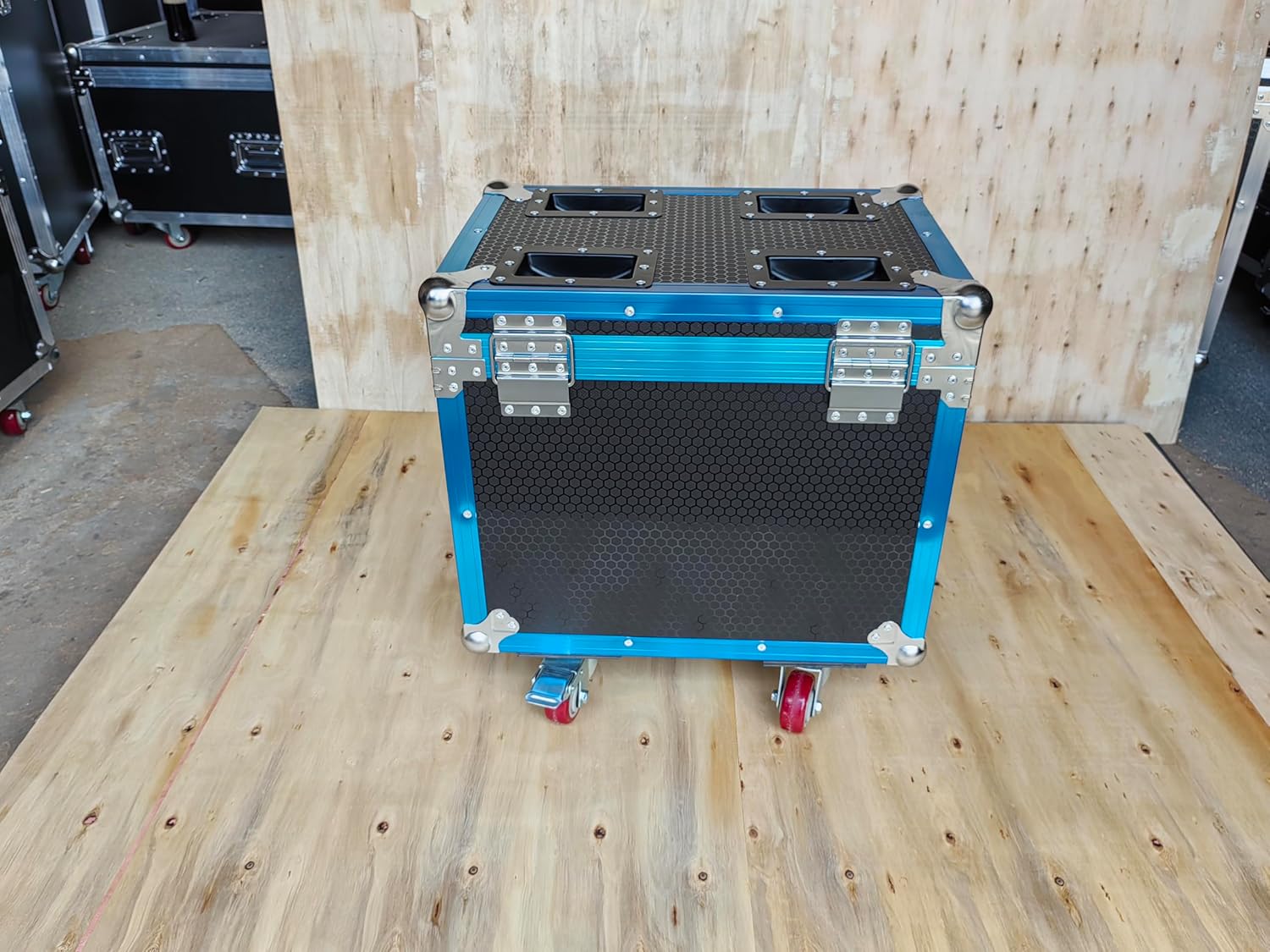 Flightcase/Lightbox for 19x15W RGBW LED Zoom Wash Beam Moving Head Stage Light Case DMX Dj Bar Wedding Party Disco (Blue)