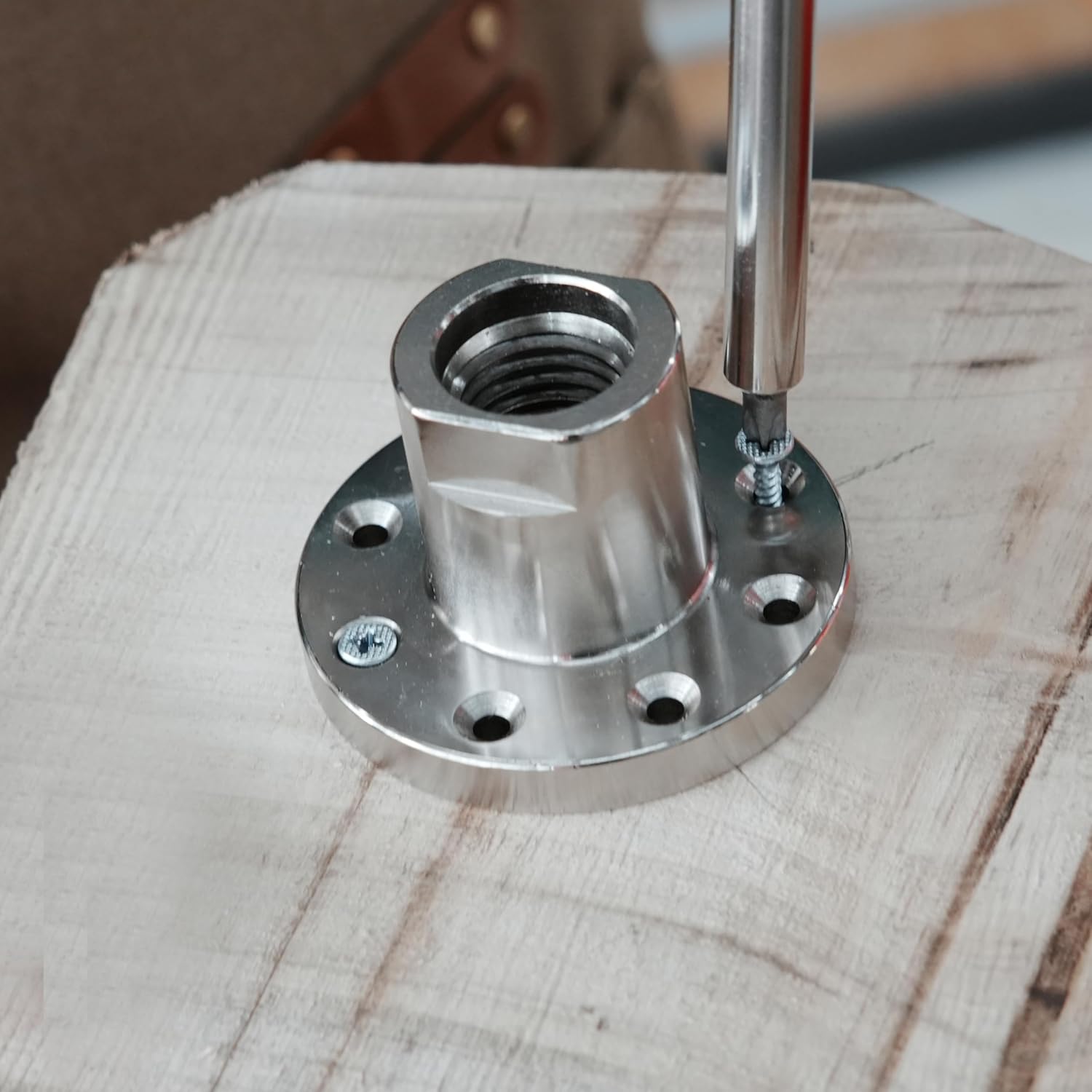 Woodworking 3" Lathe Faceplate with Screw Chuck, Two nylon washers for 1" x 8TPI Spindle Woodturning Lathe.