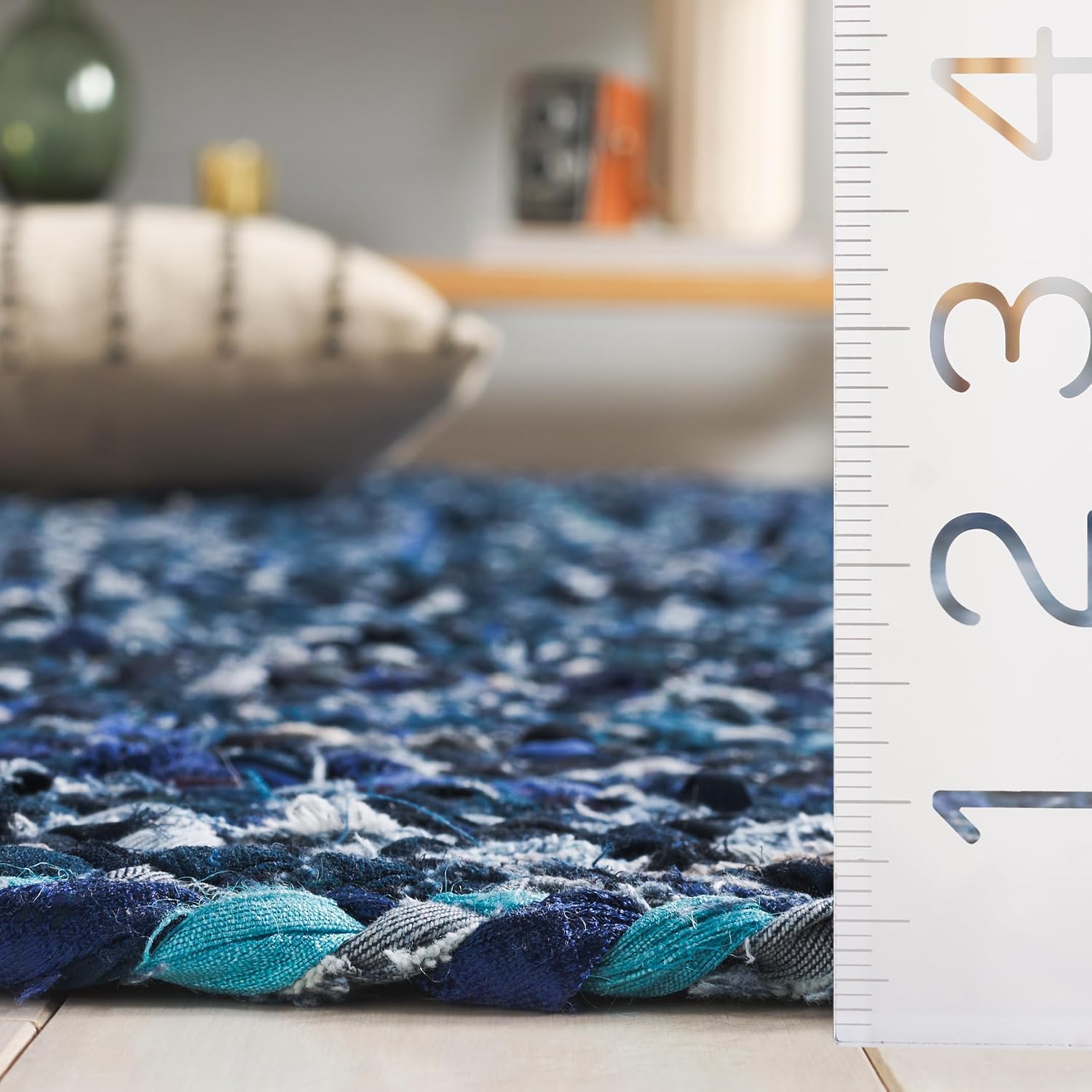 SAFAVIEH Area Rug 6x9 - Braided Collection - Navy & Blue, Handmade Woven Cotton, Boho Reversible Style, Ideal for Living Room, Bedroom, Dining Space (BRD210N)
