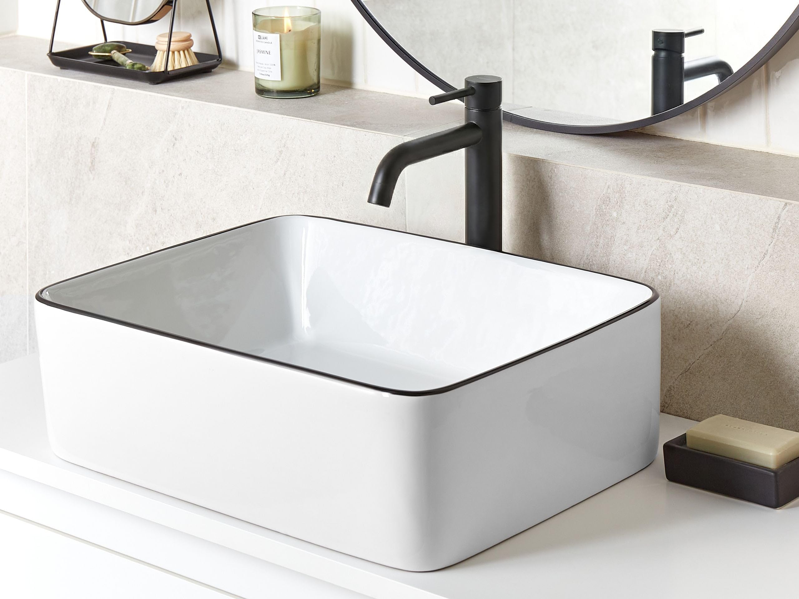 Lavabo sobre encimera baño clásico cerámica brillante blanco con borde negro rectangular 49 x 38 cm Xert