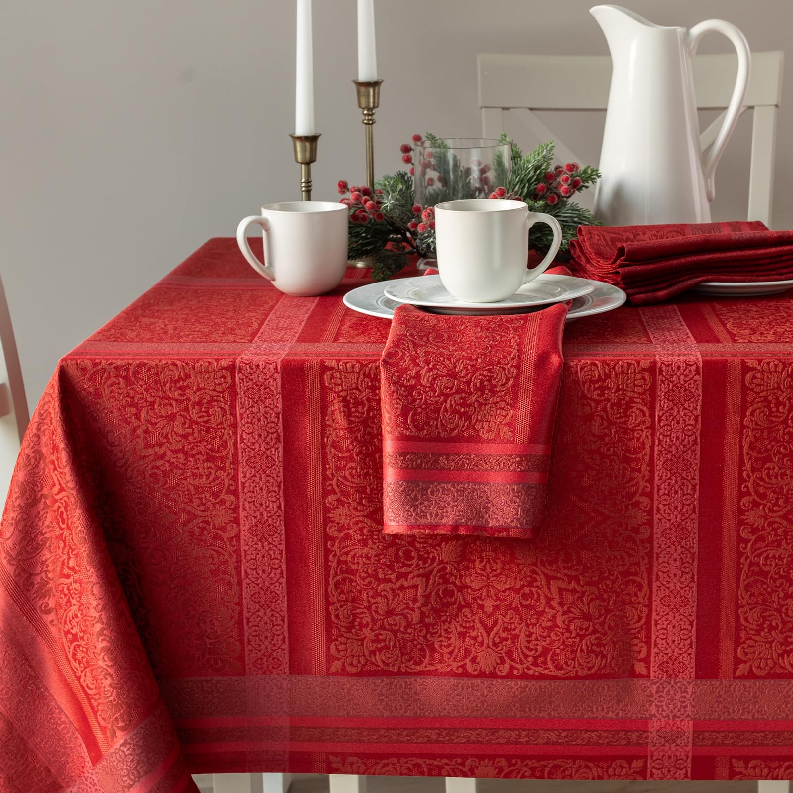Benson Mills Ravenna garngefärbte Jacquard-Tischdecke, Schwerer Stoff, für Alltag, Partys, Hochzeiten, Urlaub, Winter und Weihnachten (152,4 x 304,8 cm, rechteckig, rot)