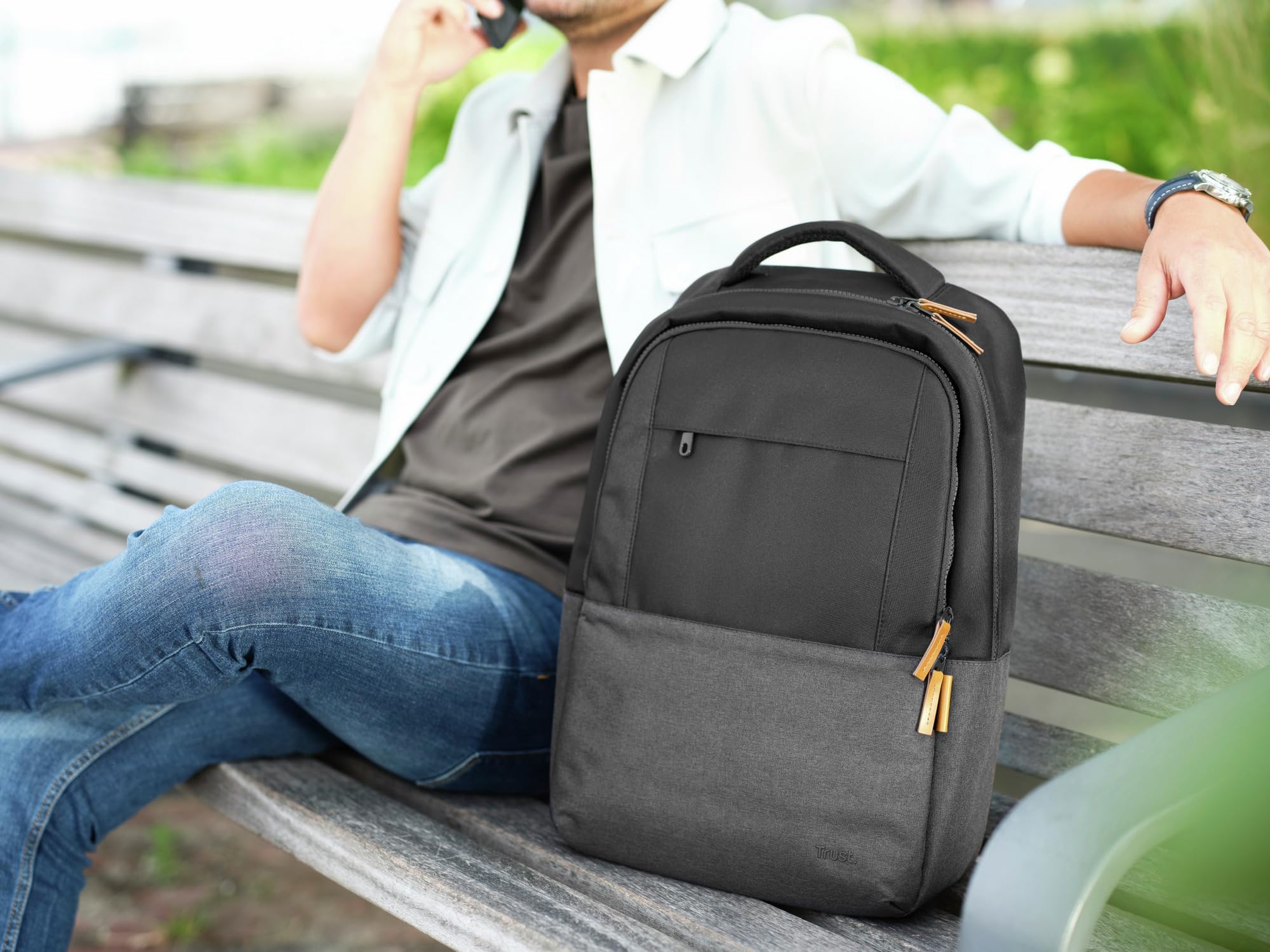 Trust Lisboa Sac à Dos pour Ordinateur Portable 16 Pouces, 23 Litres, Noir | avec Sangle pour Chariot, Plastique Recyclé, Backpack PC Voyage Homme Femme Collège Loisir Affaire Travail