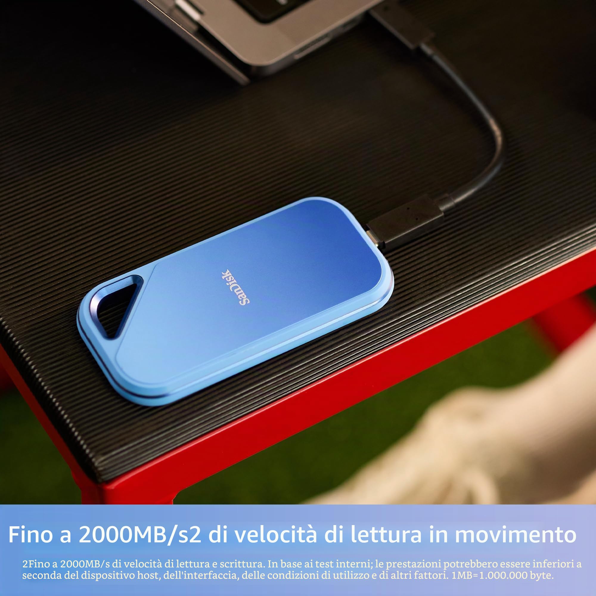 SanDisk Creator Pro 1TB SSD Esterno Portatile, NVMe SSD con velocità fino a 2000 MB/s lettura / scrittura, Protezione da cadute fino a 3 Metri, Protezione IP65, 1 mese di Adobe Creative Cloud