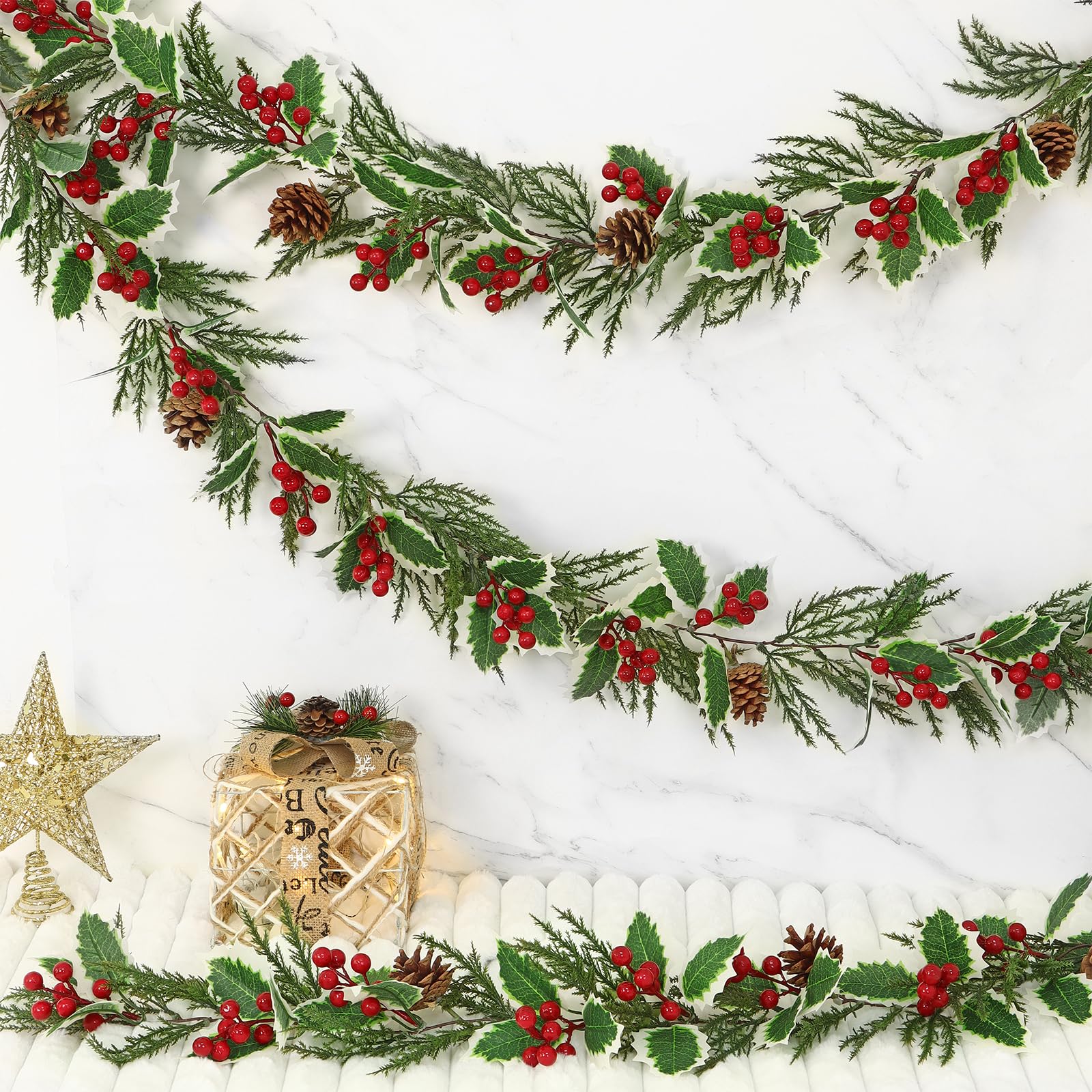 Betylifoy Lot de 2 guirlandes de Noël artificielles de 1,8 m avec aiguilles de pin, feuilles de houx en rotin avec baies rouges à suspendre pour cheminée de Noël, décoration d'intérieur (2 pièces, 1,8