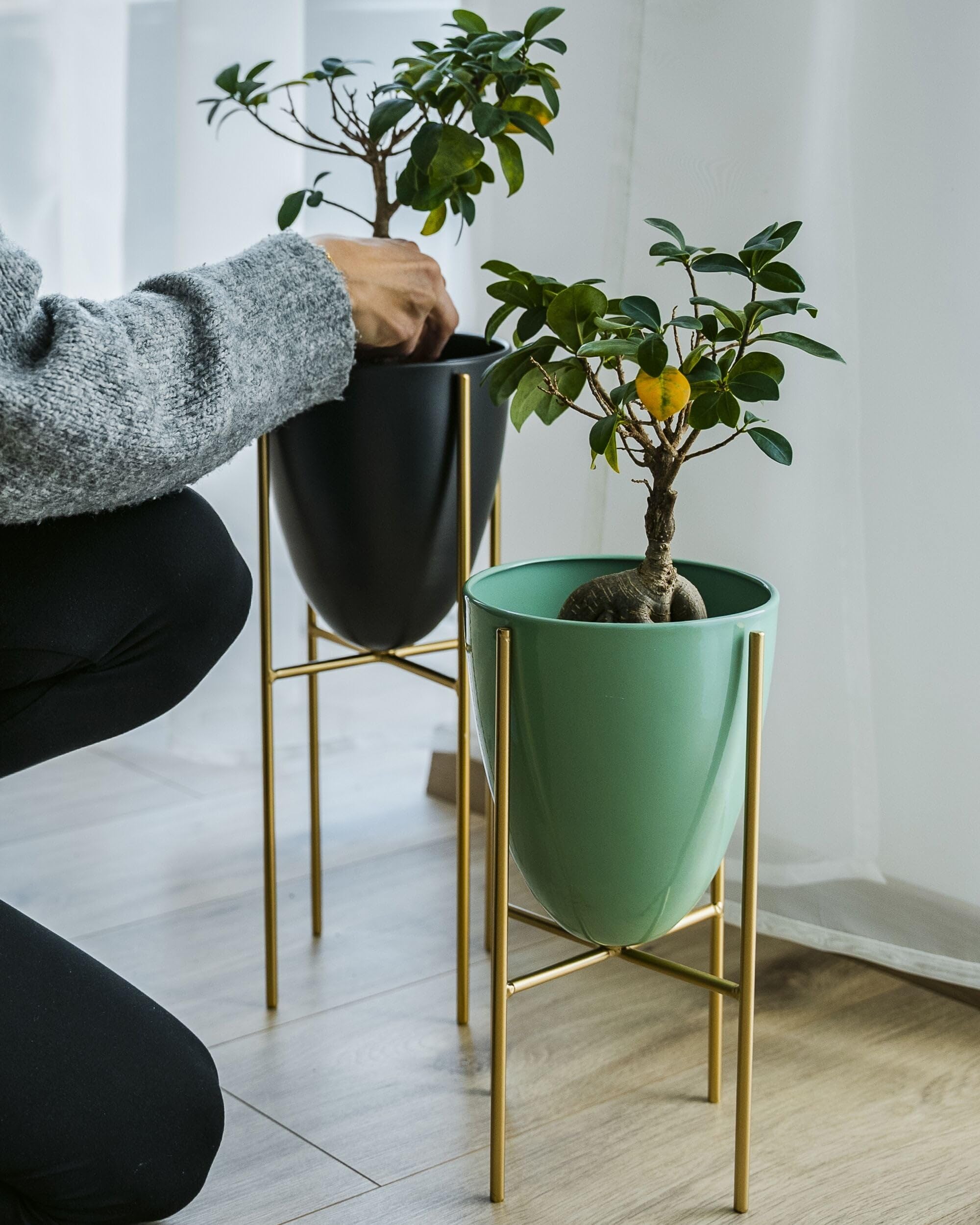 Beliani Cache-Pot de Fleurs sur Pieds Vert et Doré pour Plantes et Fleurs Décoration Salon Glamour