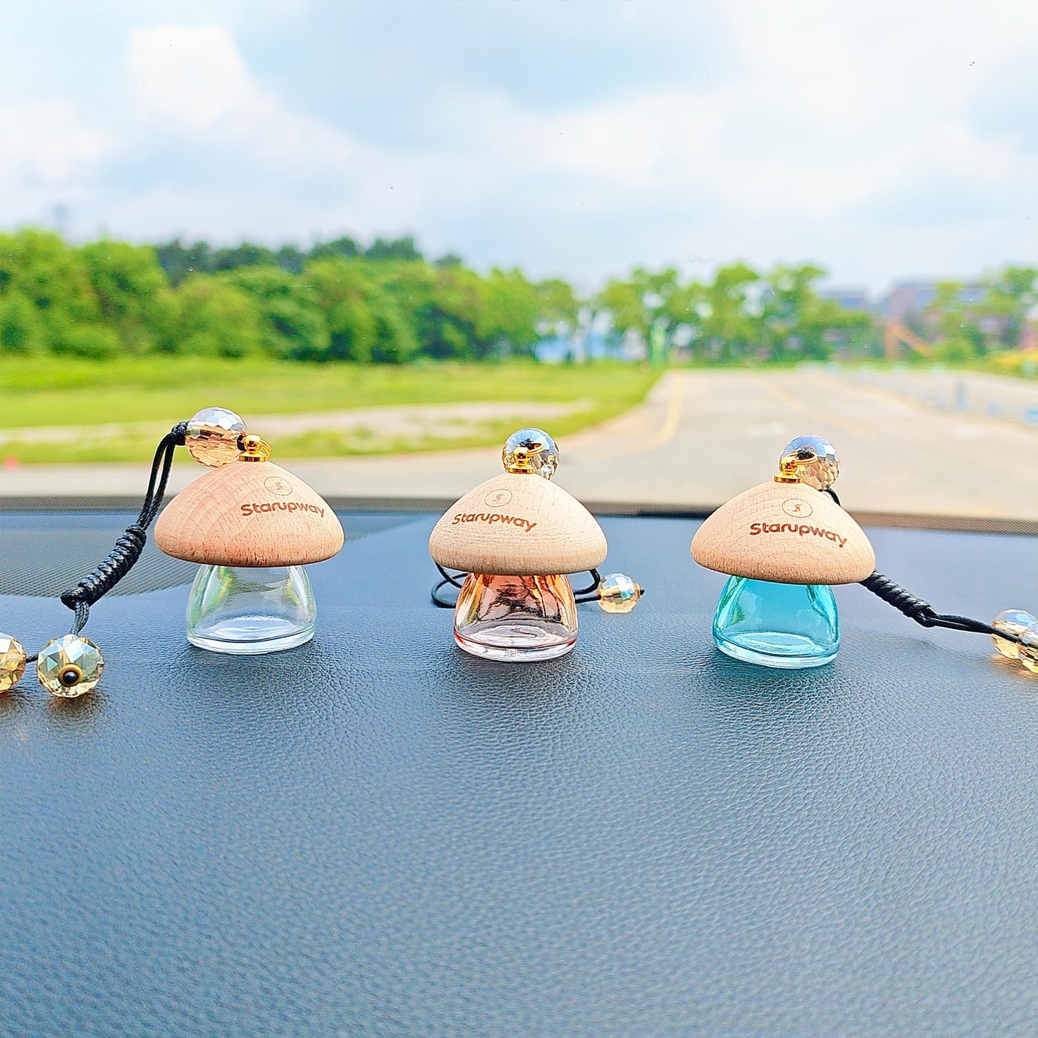 Cute Mushroom Perfume Bottle Rear View Mirror Accessories, Empty Bottle with Crystal Beads Car Mirror Hanging Accessories, Special Interior Decoration Car Air Freshener Diffuser Hanging Ornament