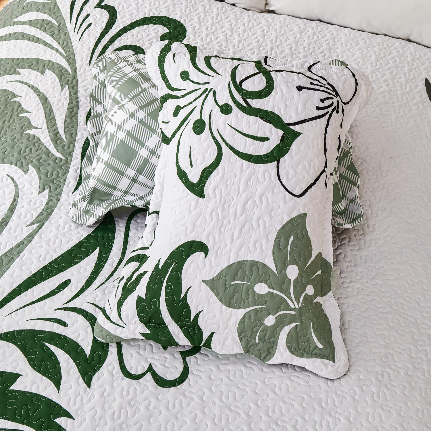 EVENHUG 4 Piece Floral Quilt Set Queen Size Green Floral Bedding Set Reversible Bedspread Coverlet Lightweight Soft Bed Cover with 3 Pillow Shams for All Season (Queen, 92"X96") - Image 7