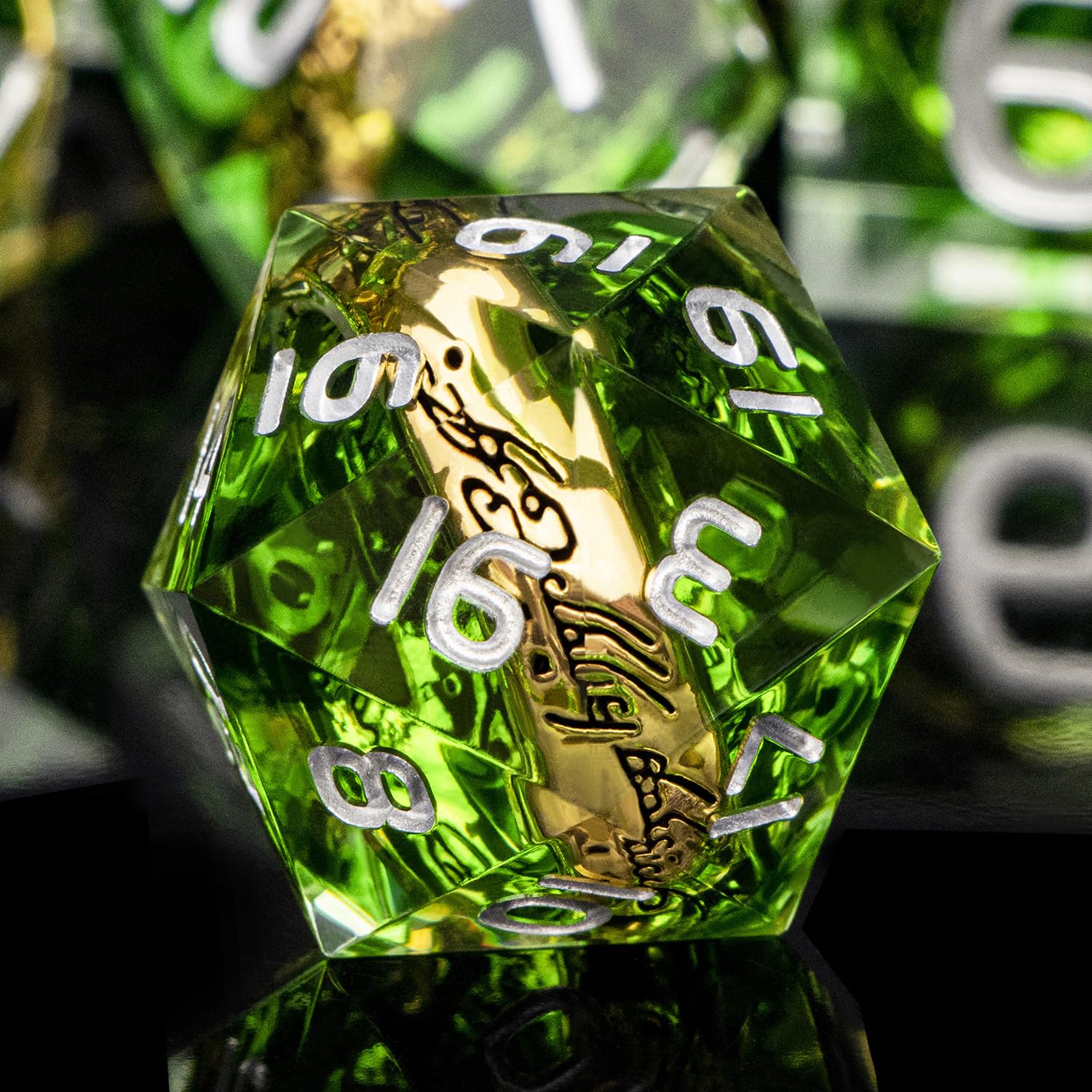 Juego de dados DND con anillo dorado mágico con estuche, resina verde con borde afilado D y D para usar con D&D Tabletop Games Lord hecho a mano con dados poliédricos D20 D12 D10 D8 D6 D4
