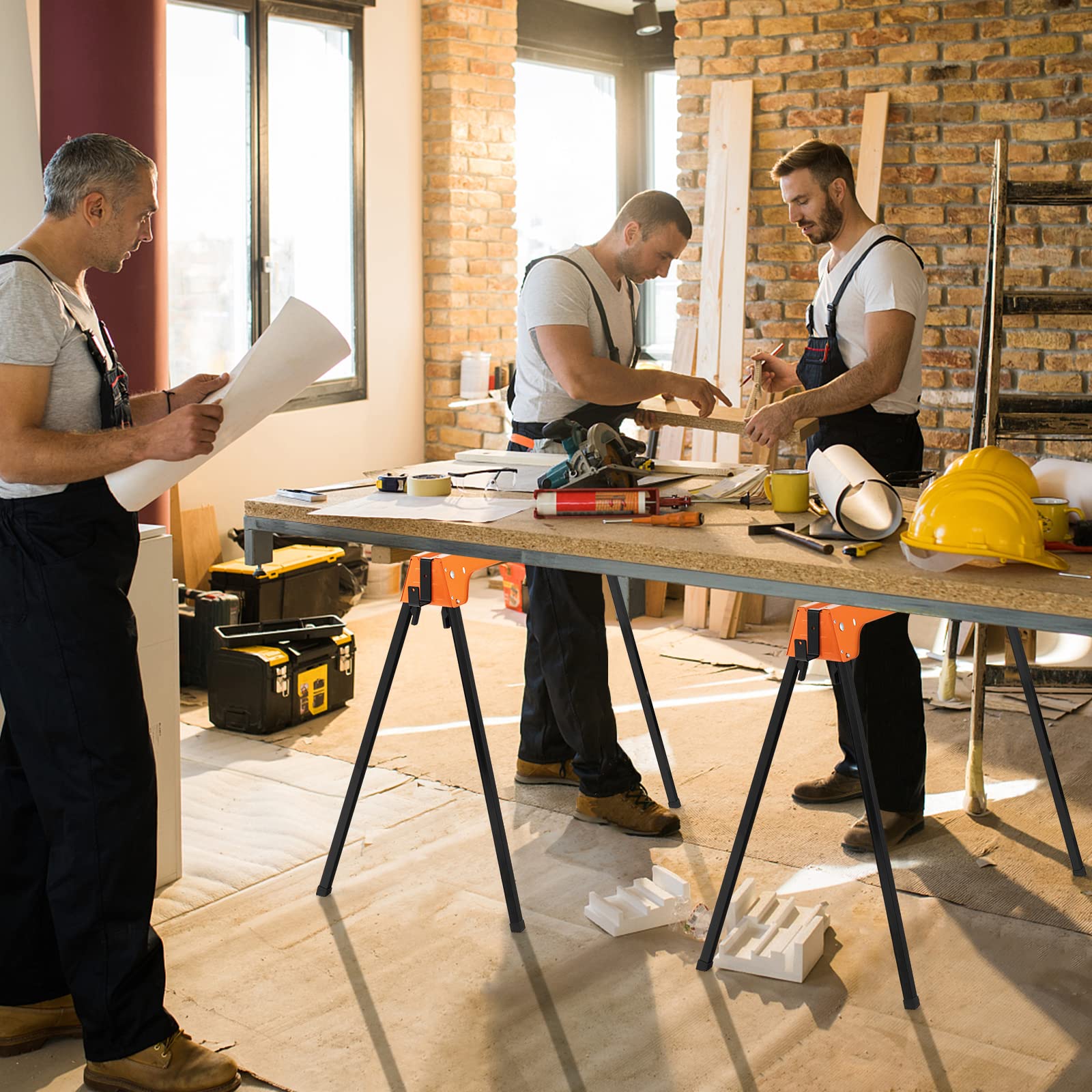 GYMAX Lot de 2 Tréteaux Pliables Métalliques, Chevalet de Sciage Professionnel avec Bras de Soutien de Bois, Poignée de Transport, Patin Antidérapant, pour Bricolage Atelier, Charge Max.600KG(Orange)