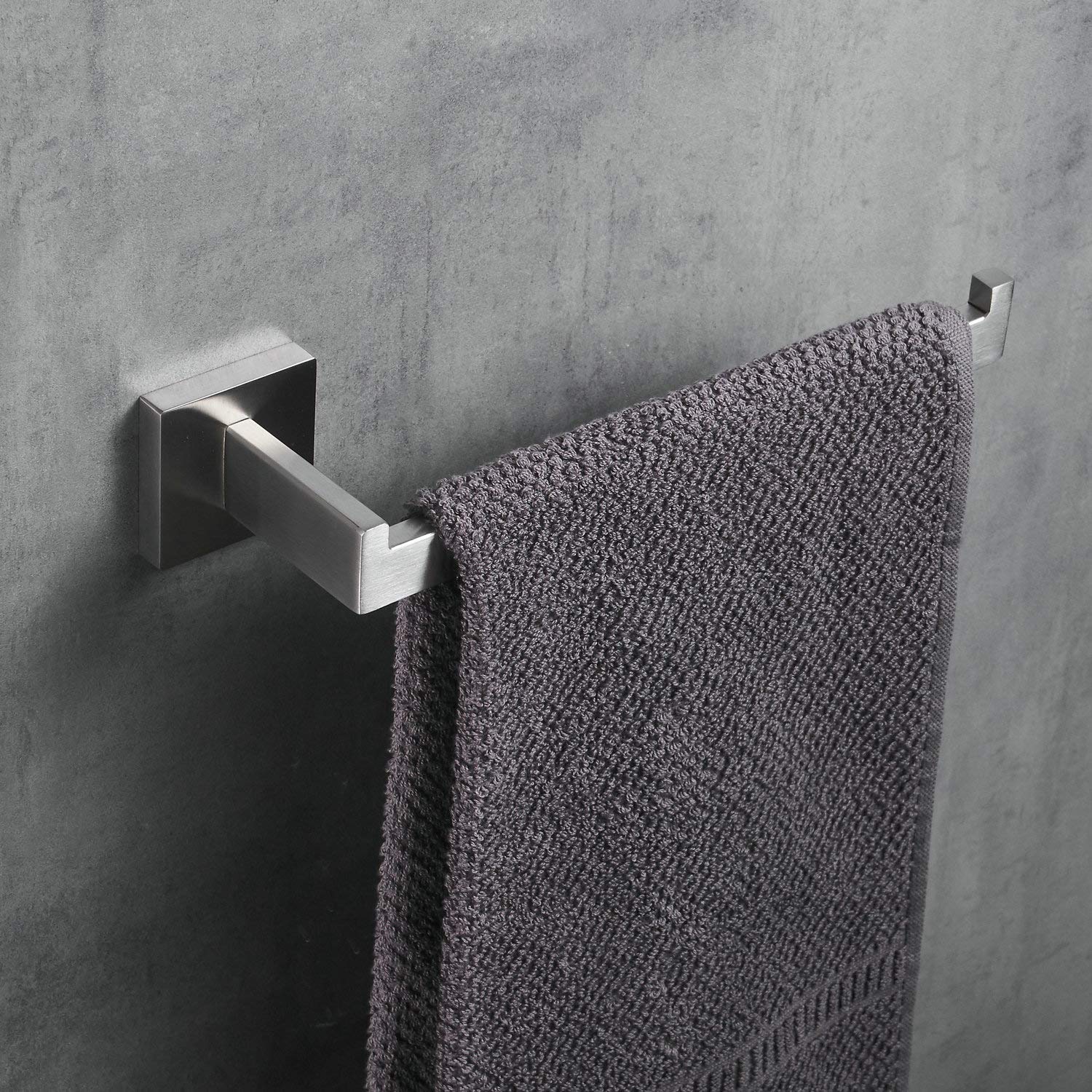 Porte-serviettes mural 60 cm pour une salle de bain moderne et ordonnée
