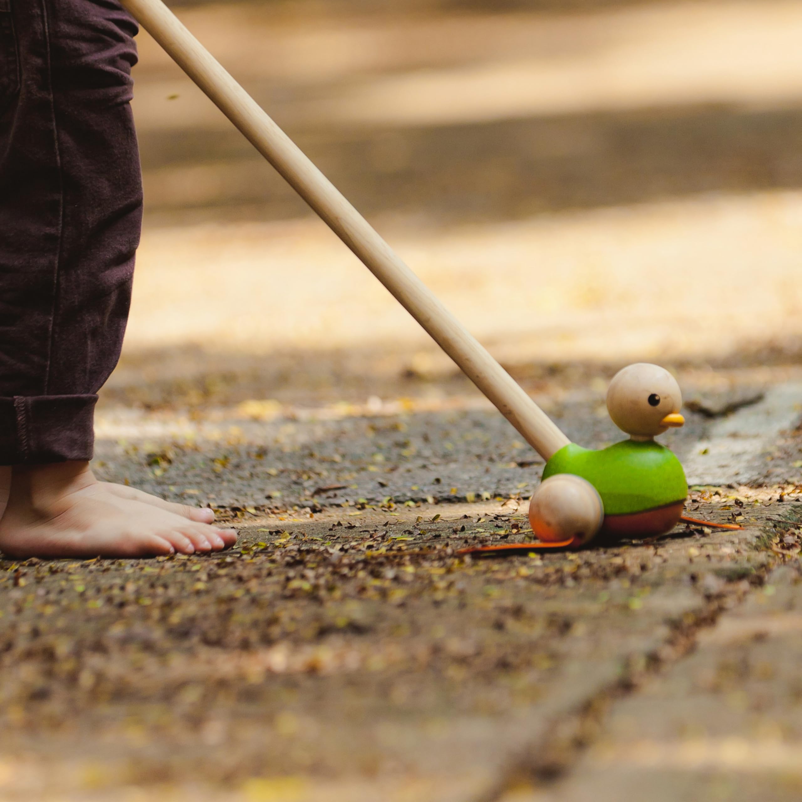 PlanToys Juguete de Empuje Patito - Juguete de Arrastre de Madera para Bebés 1 Año - Juguete para Empujar de Madera con Sonido de Flip-Flop