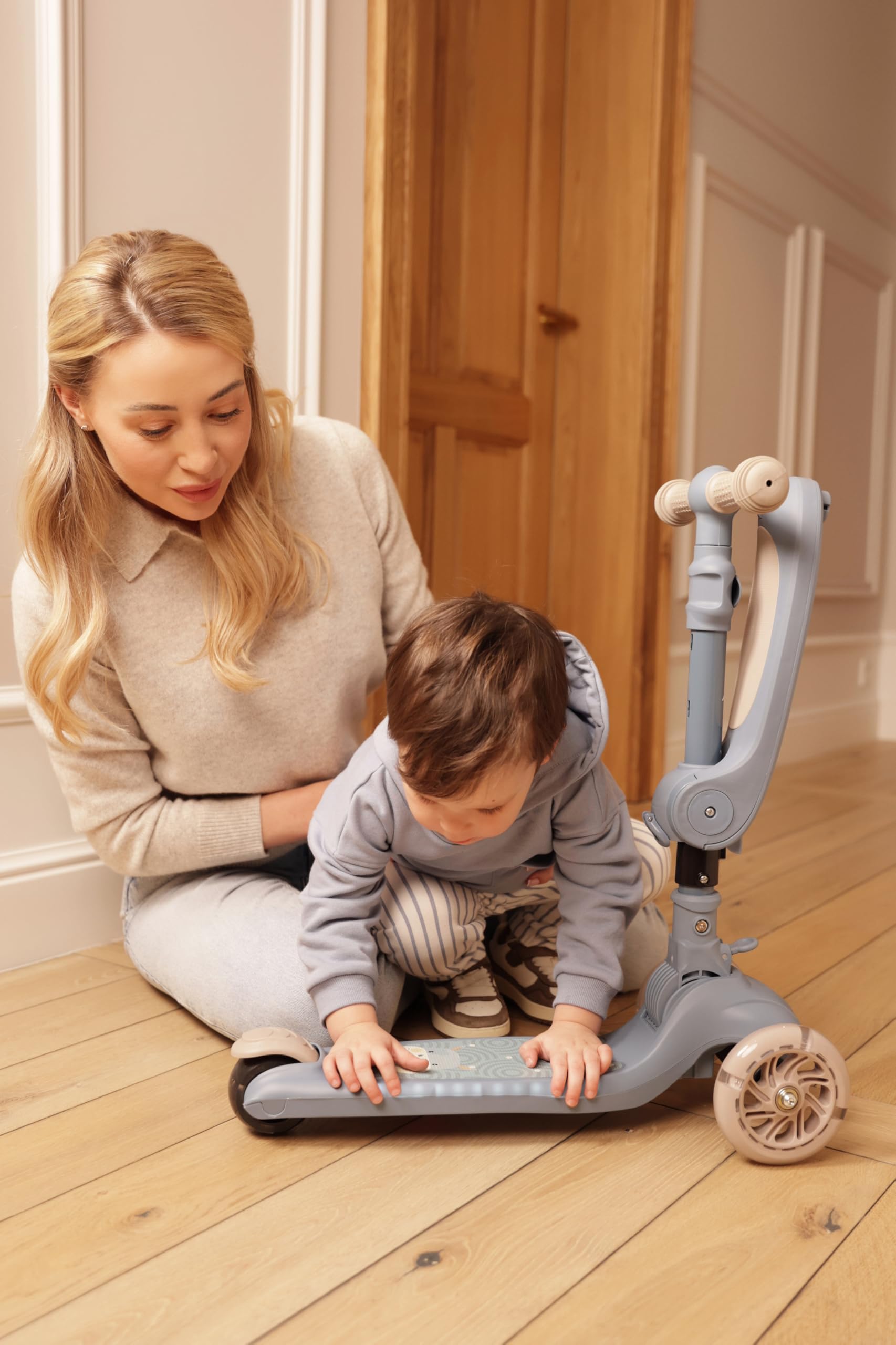 MoMi Debe Trottinette pour Enfants à partir de 1 an jusqu'à 50 kg - Trottinette 2 en 1 avec siège Pliable - Trottinette pour Enfant avec 2 hauteurs réglables - Trottinette Pliable pour intérieur et