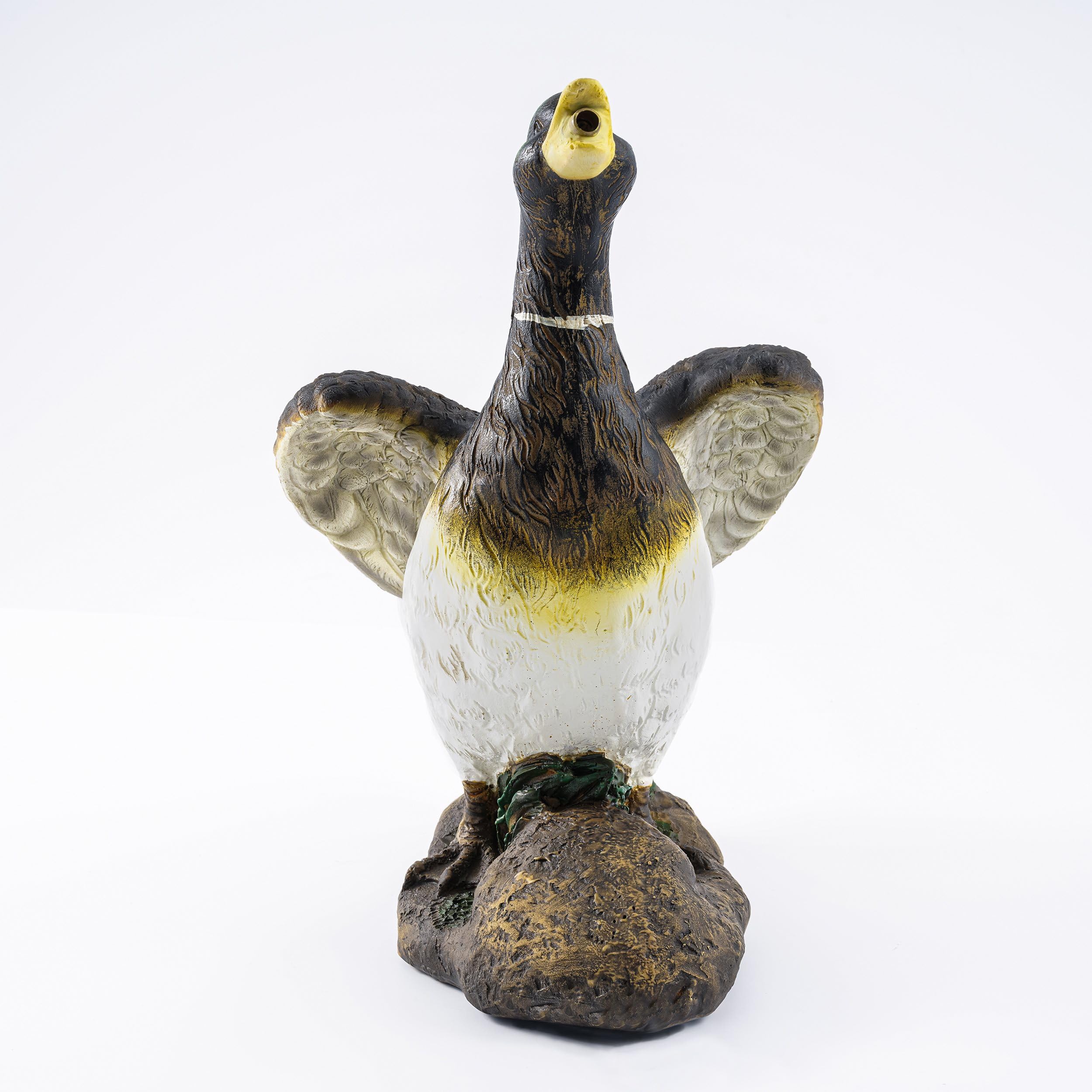 esotec Wasserspeier Figuren Ente Lucky Duck, Einzelfigur Teichfigur, Gartenstatue, Brunnenfigur, Gartenteichfigur, Wasserspiel Terrasse, Balkonbrunnen, Quellstein, Kunststein, Polyresin, 100739