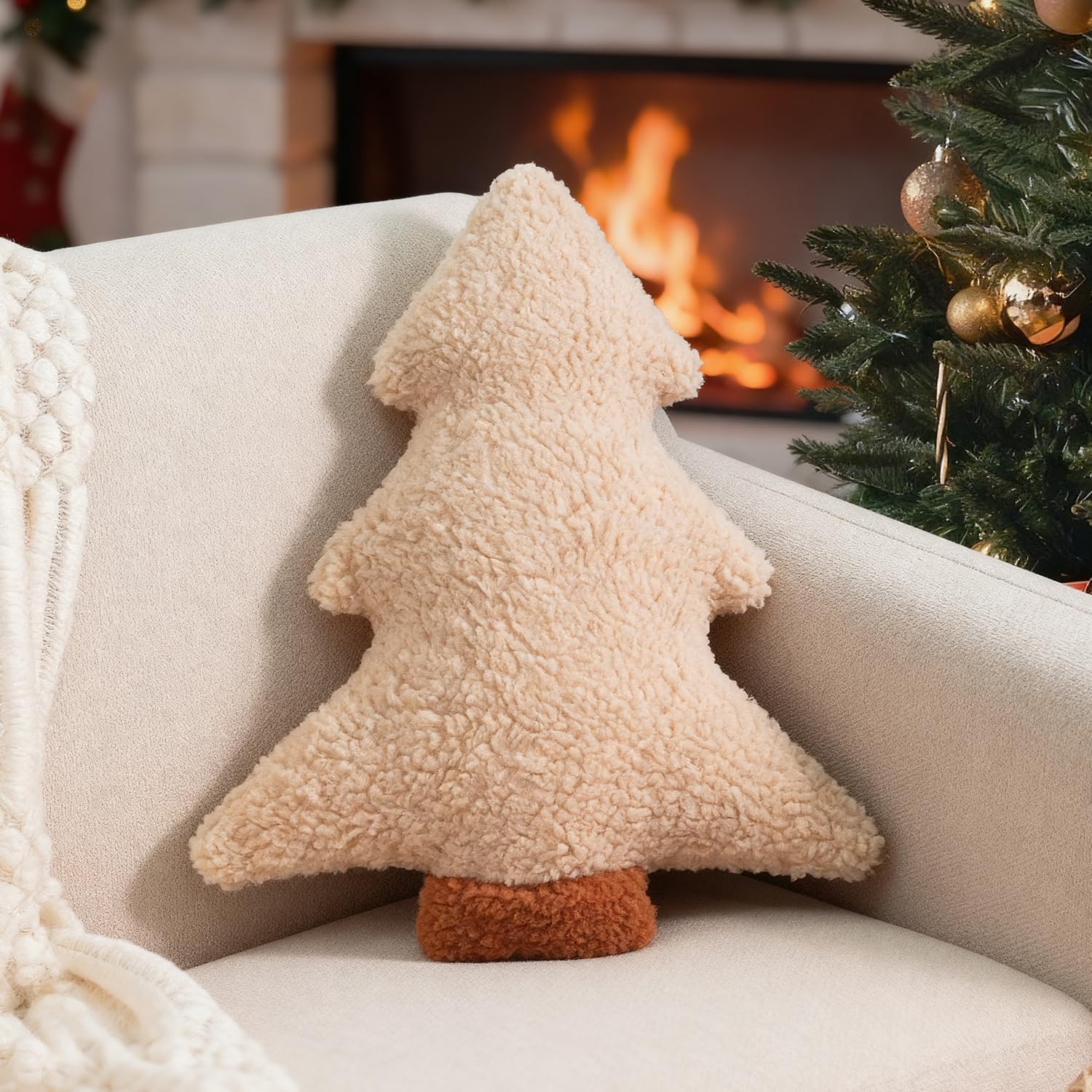 Miaikoe Christmas Pillows, Decorative Christmas Tree Cushion Stuffed Tree Shaped Plush Pillow for Holiday Party Sofa Living Room Decoration (39.3 x 37 cm, Beige)
