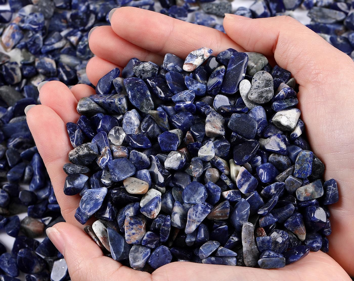 QINJIEJIE 2lbs Fluorite Crystals Aquarium Gravel Stones Tumbled Stone Polished Rocks Colorful Crushed Reiki Healing Crystal Quartz Home Decor Betta Fish Tank Succulent Vase Filler Landscape Ornament