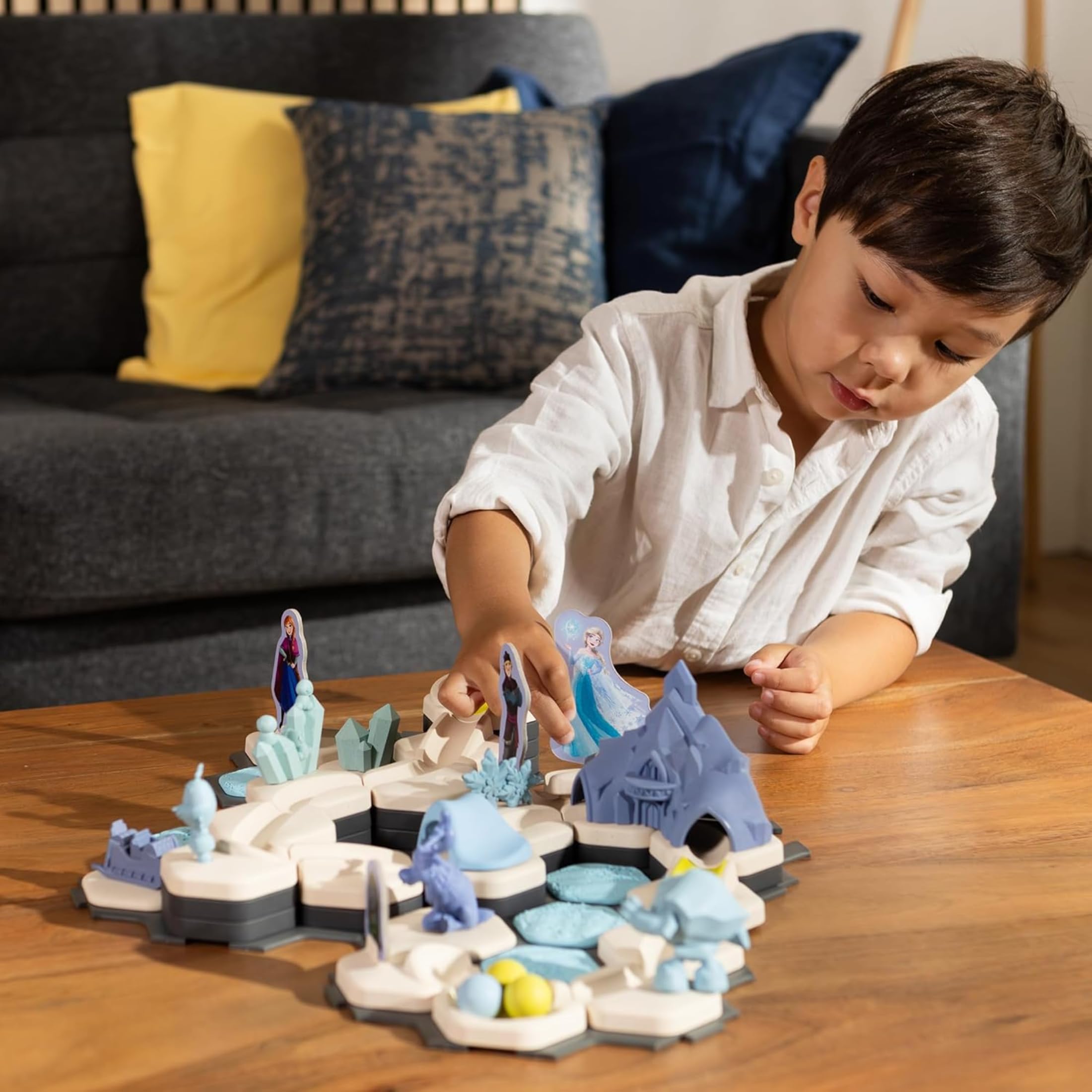 Ravensburger - GraviTrax Junior Frozen Starter-Set, Pista biglie 71 pezzi, Rompicapo bambini, Giochi bambini 3 anni e più, Gioco Interattivo ed Educativo STEM, Compatibile con tutti i GraviTrax