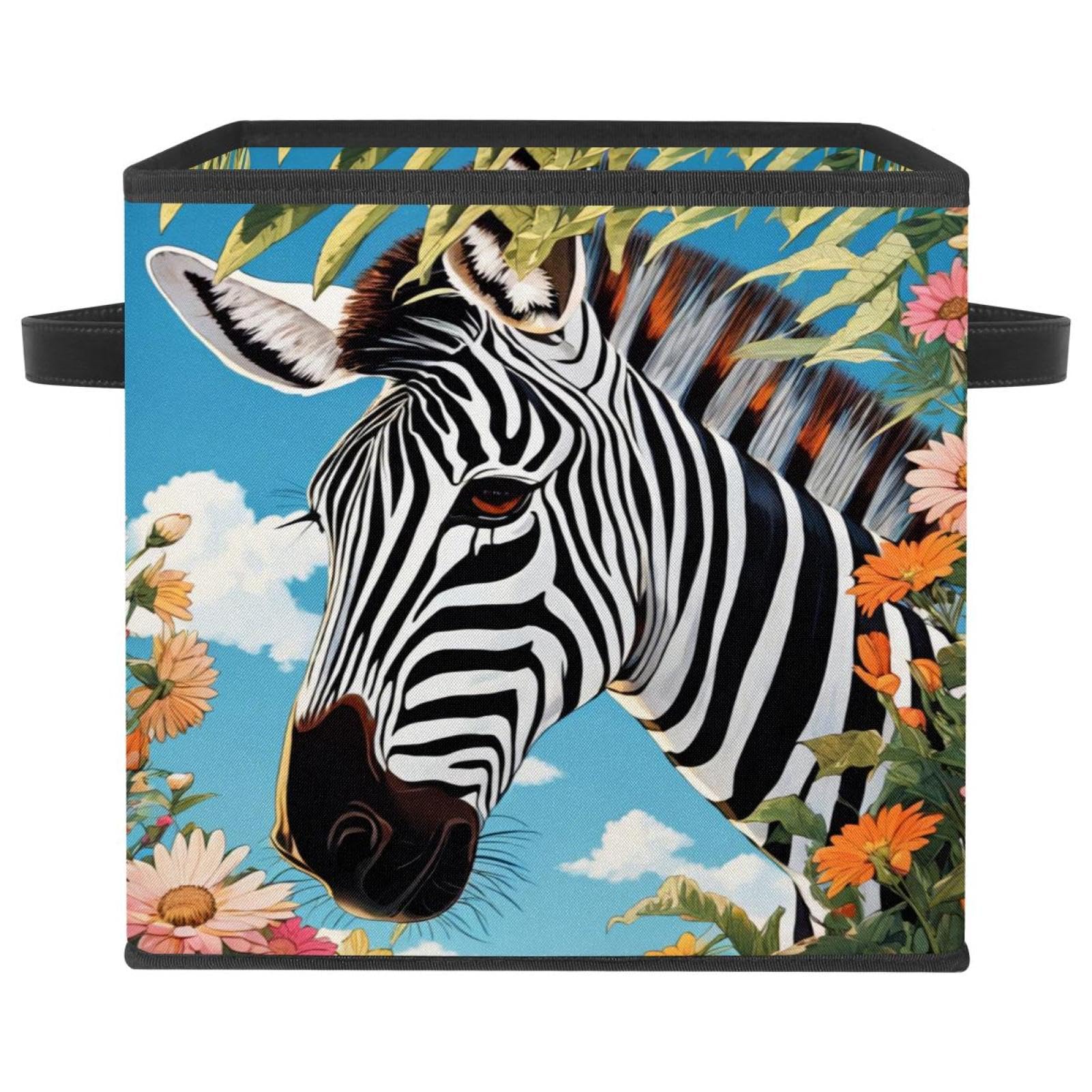 Placard ordonné grâce au grand cube de rangement pour jouets