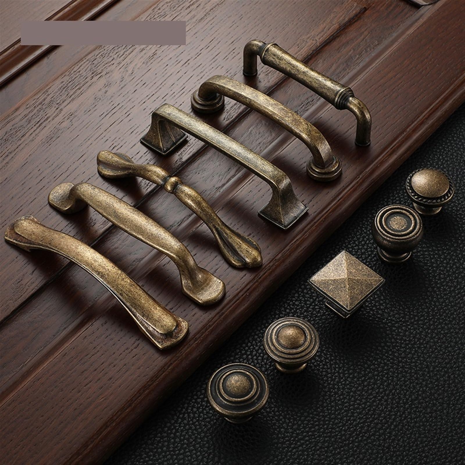 Boutons de meubles vintage en laiton pour relooker une cuisine rétro