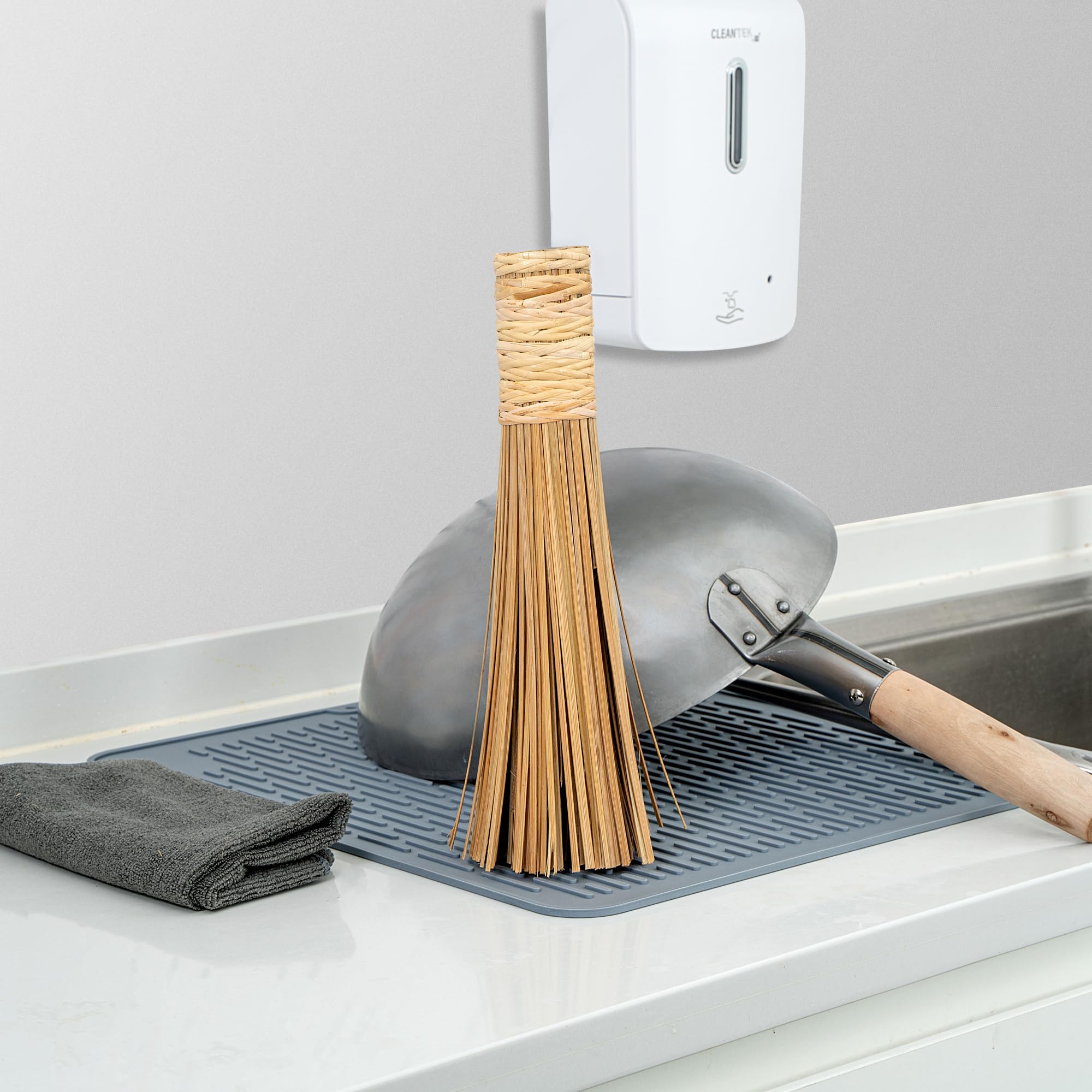 Restaurantware - Motomori - Batidor de limpieza de 11 pulgadas, 1 cepillo tradicional para wok, batidor rígido, mango ergonómico, raspador de ollas de bambú, adecuado para limpiar wok, sartenes,