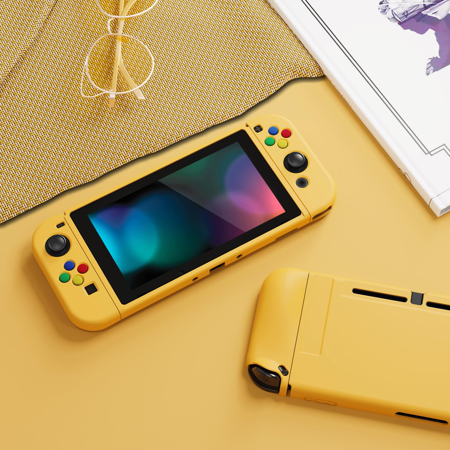 PlayVital Cover Protettiva Custodia per Nintendo Switch Copertura Morbida TPU Case per NS Switch Joycon Console con Copri Tasti ABXY Direzionali Colorati-Giallo