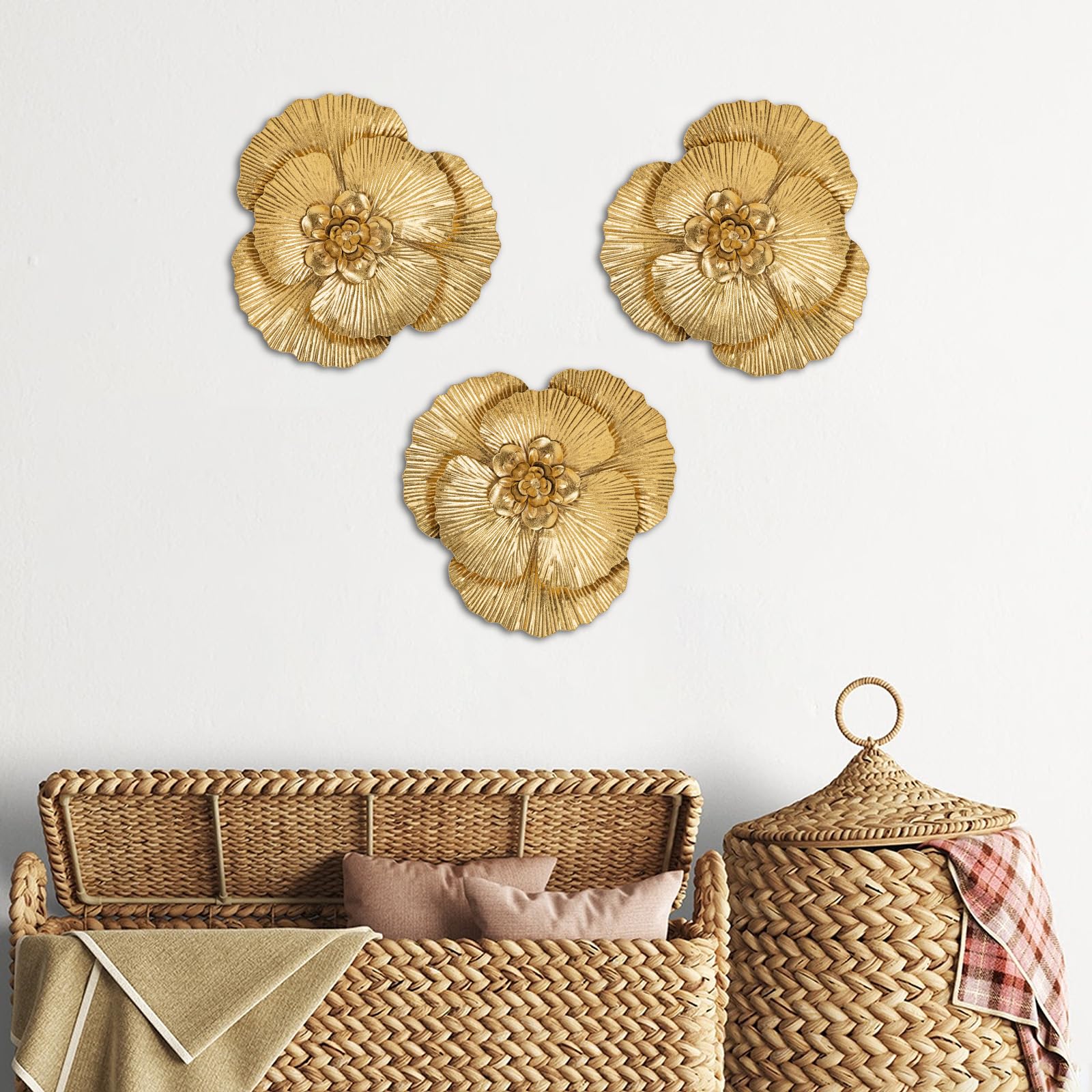 Oairse Juego de 3 flores de metal de magnolia para decoración de pared, esculturas florales 3D, decoración moderna de pared dorada, decoración de pared rústica de metal para colgar en la pared de sala