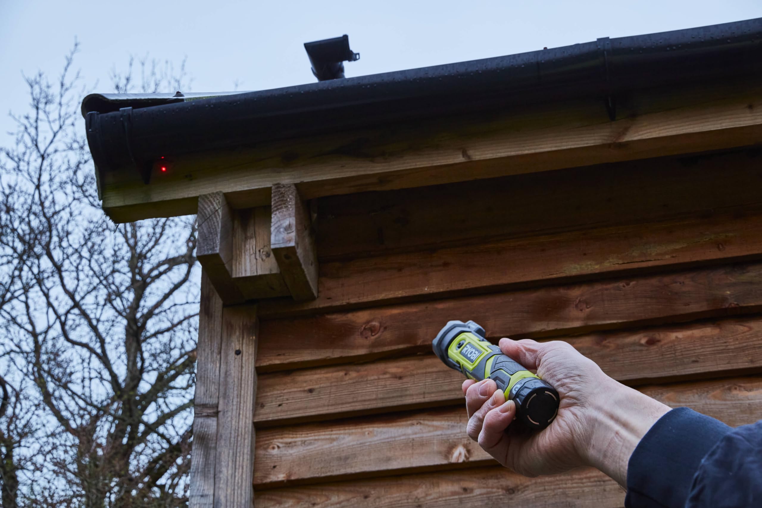 RYOBI - Lampe torche - 4V USB Lithium - RLP4-120G - Inspection, éclairage zone, base aimantée, pivotante - 1 Batterie 2,0 Ah