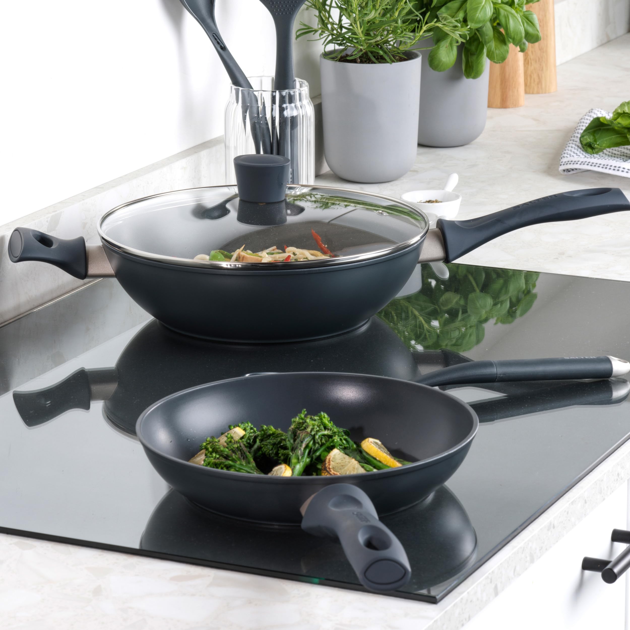 Salter COMBO-8695 Marino 6 Piece Utensil & Frying Pan Set - 24/28/30cm Non-Stick Induction Frying Pans, Forged Aluminium, Heat Resistant Nylon Utensils, Slotted Spatula, Slotted Spoon, Solid Spoon