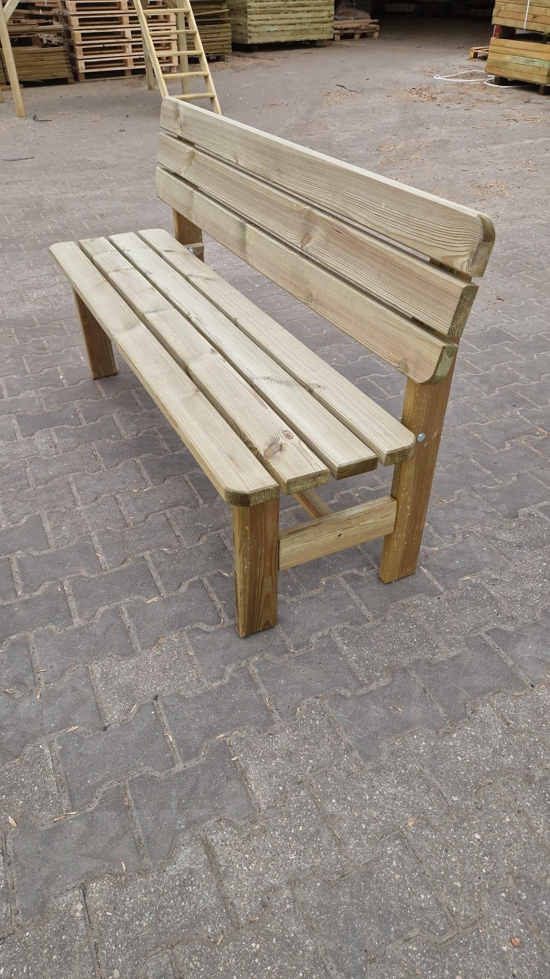 AVANTI TRENDSTORE - Riccione - Panca da Giardino in Legno Massiccio di Pino, Trattamento in Autoclave Verde, 150 cm