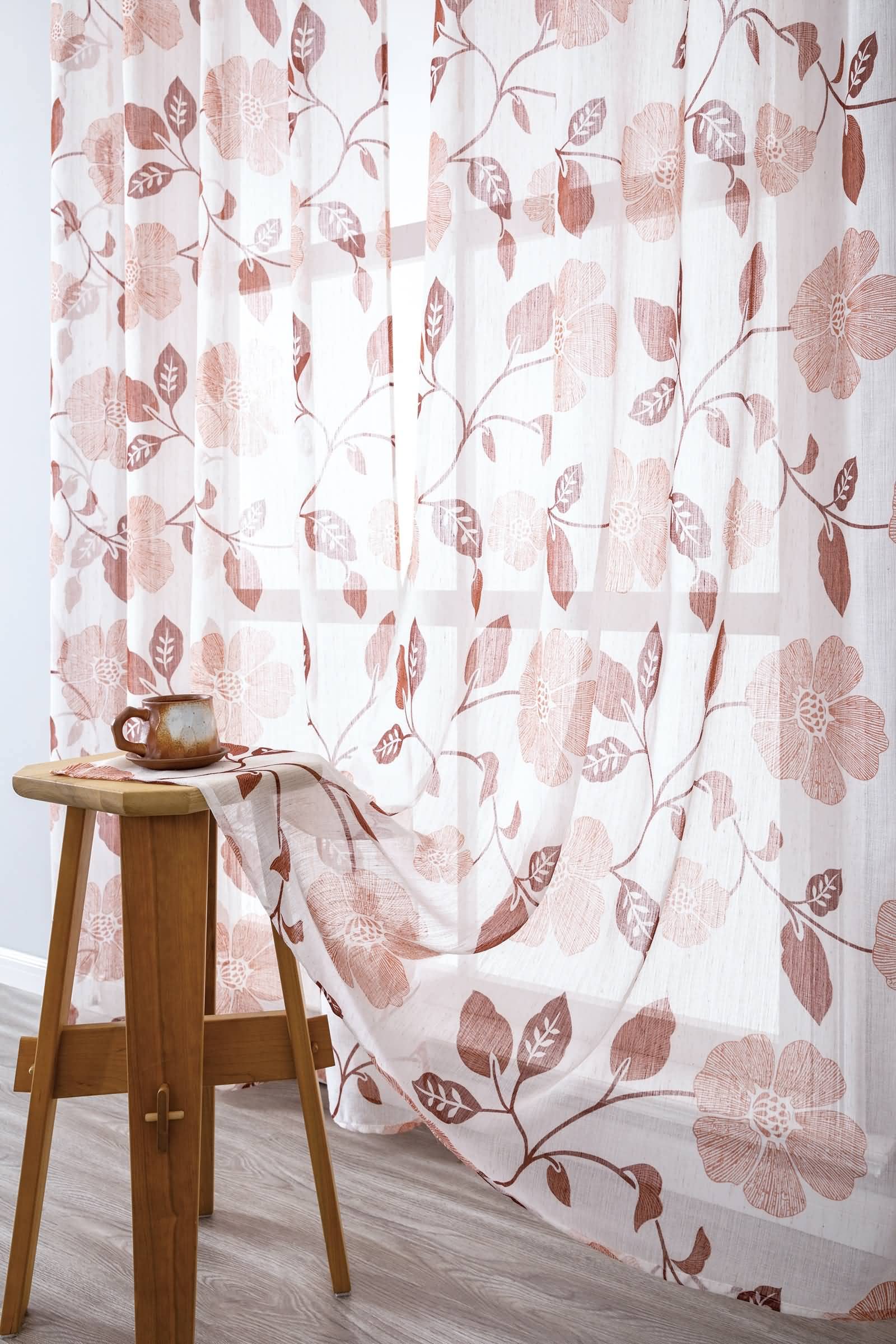 Voile Vorhang mit Ösen, 160 x 132 cm (Höhe x Breite) Halbtransparenter Voile-Vorhang mit Blumenblatt-Zweigmuster, Rot
