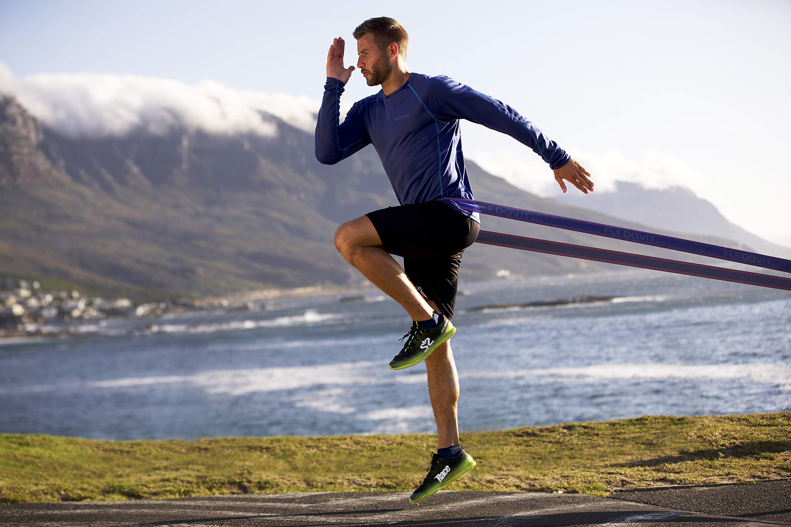 FLEXVIT Resist Widerstandsband – Athletikband Für Sprint, Sprungkraft & Reha – 4 Stärken, Waschbar, Made In Germany, Mit 2 Manschetten