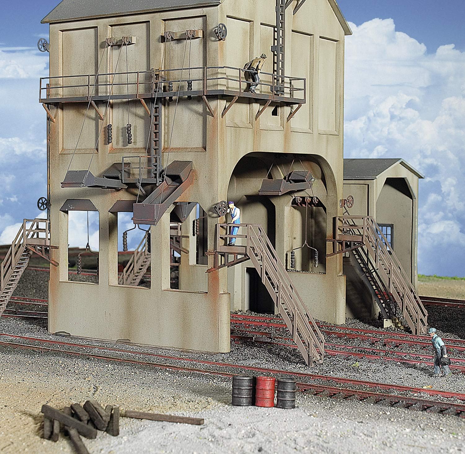 Walthers Cornerstone Series Kit HO Scale Modern Coaling Tower Grey, 8