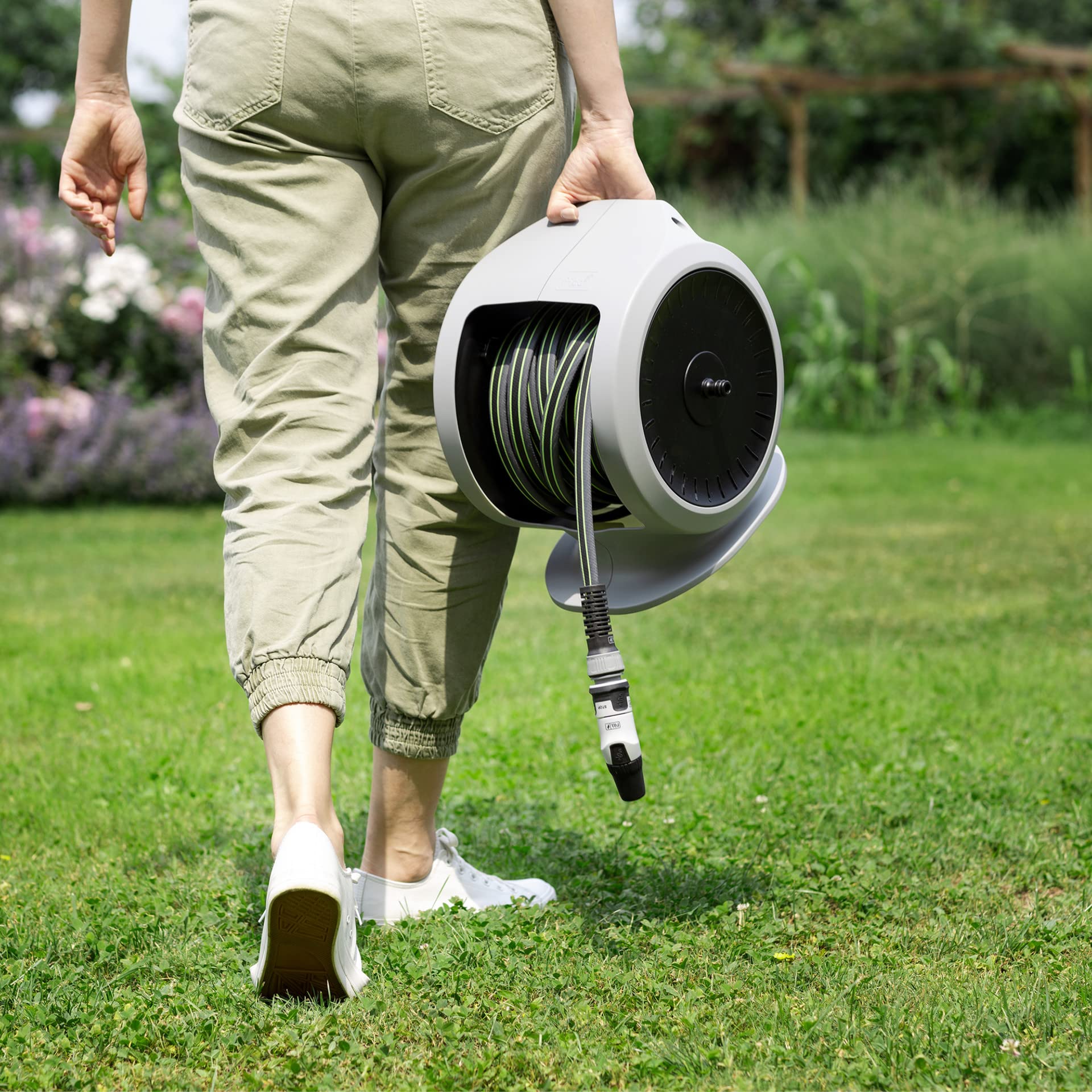 FITT FREEL kompaktowy bęben na wąż Force 20 m, lekki i trwały, z 30% tworzywa sztucznego pochodzącego z recyklingu, kompletny zestaw lanca i złączki Szary