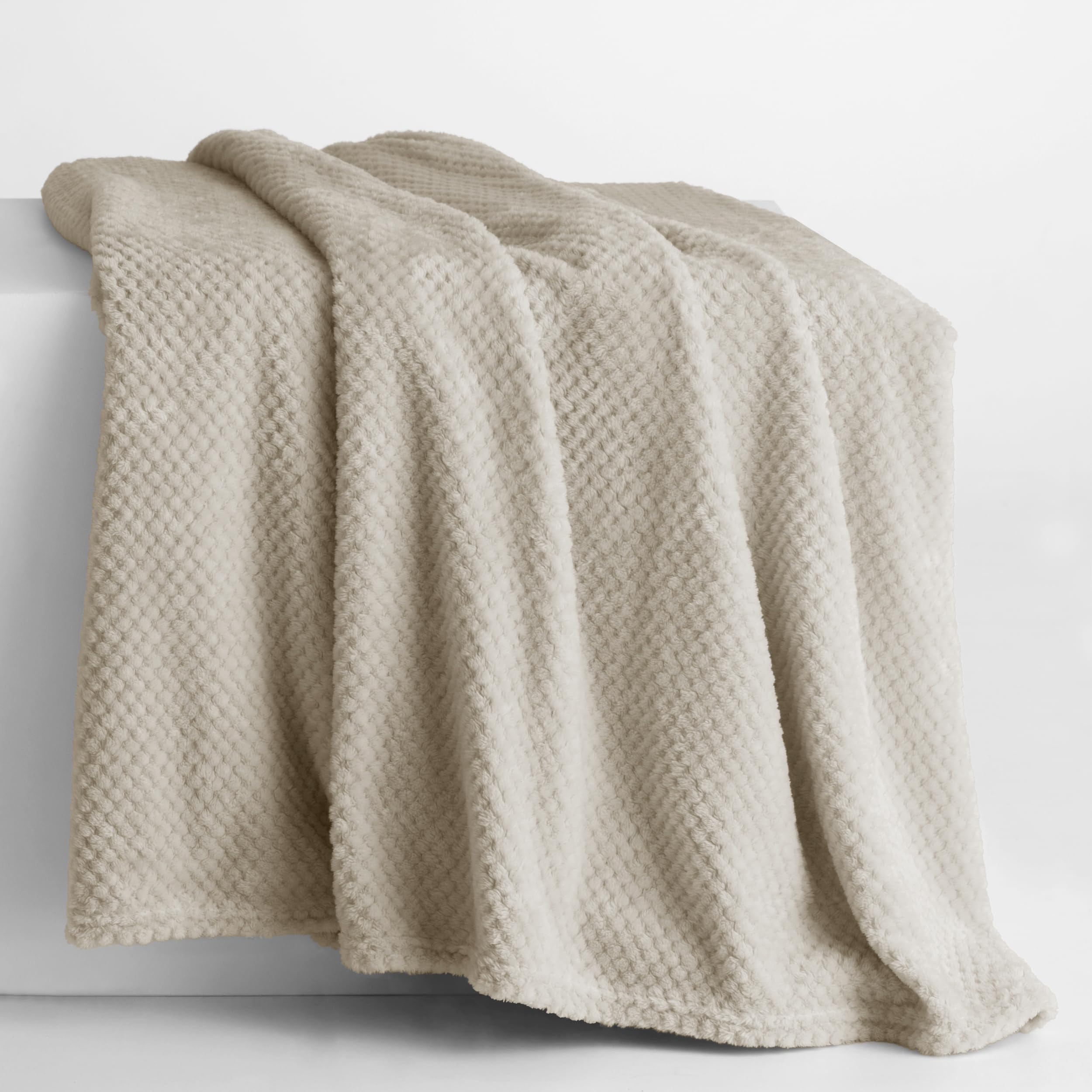 DecoKing Couverture Polaire 220 x 240 cm Plaid Doux en Microfibre pour Lits Canapés Chaises et Divans Style Scandinave Chaude Légère et pour Toutes Les Saisons Cappuccino Henry