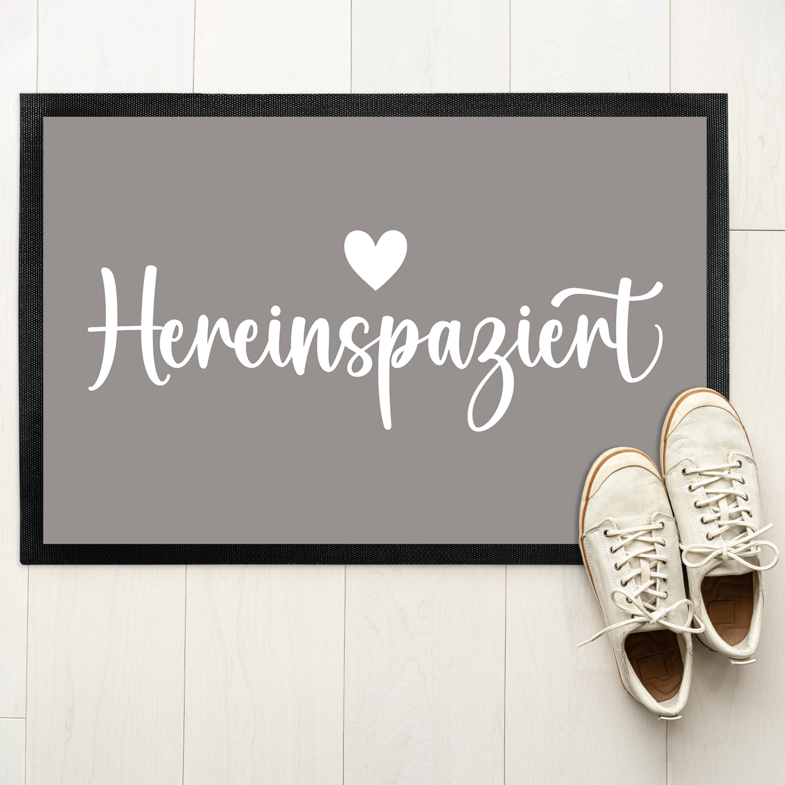 Fußmatte grau „Hereinspaziert“ - Herz - für Innen & Außen – rutschfest, extra dünn & saugfähig - Türmatte - Eingangsbereich Deko - Geschenk für Freunde und Familie zu jedem Anlass, 50 x 75 cm