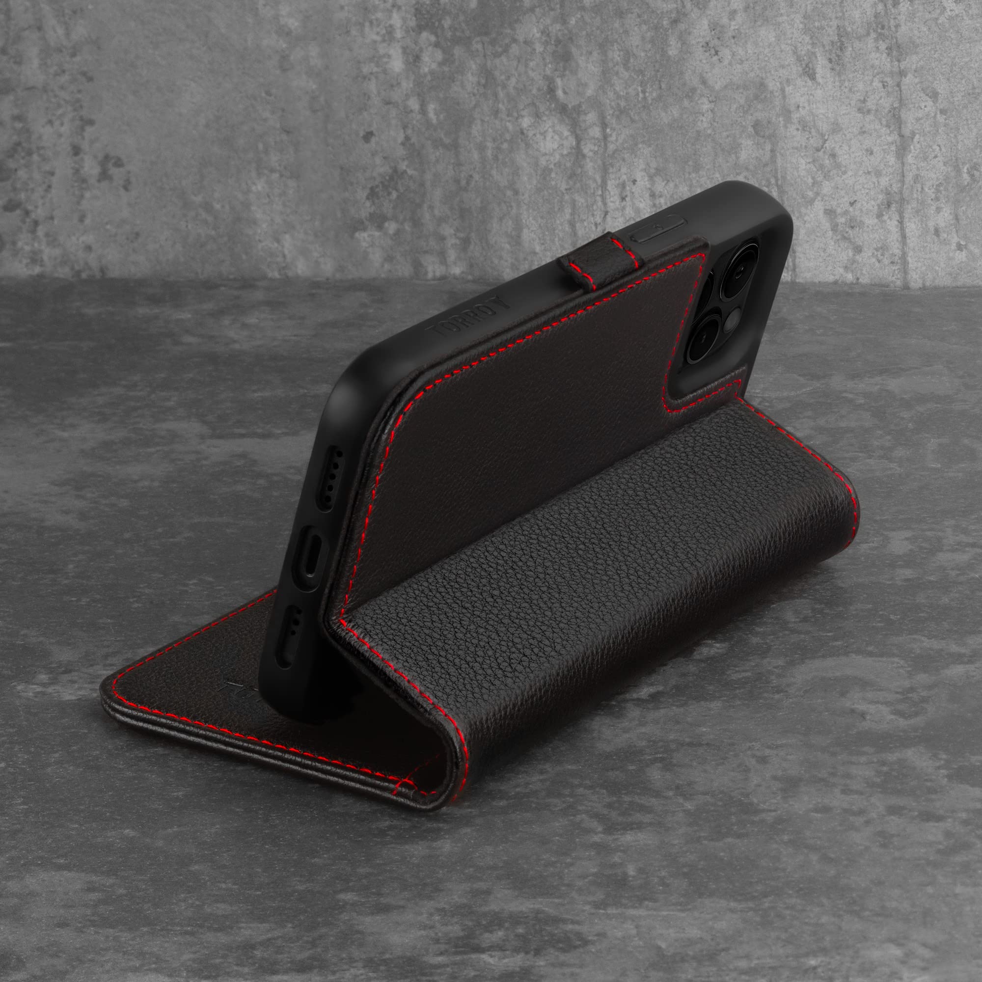 TORRO Hülle kompatibel mit iPhone 12 Pro Max – Premium Leder Hülle mit Standfunktion und Kartenfächern (Schwarz)