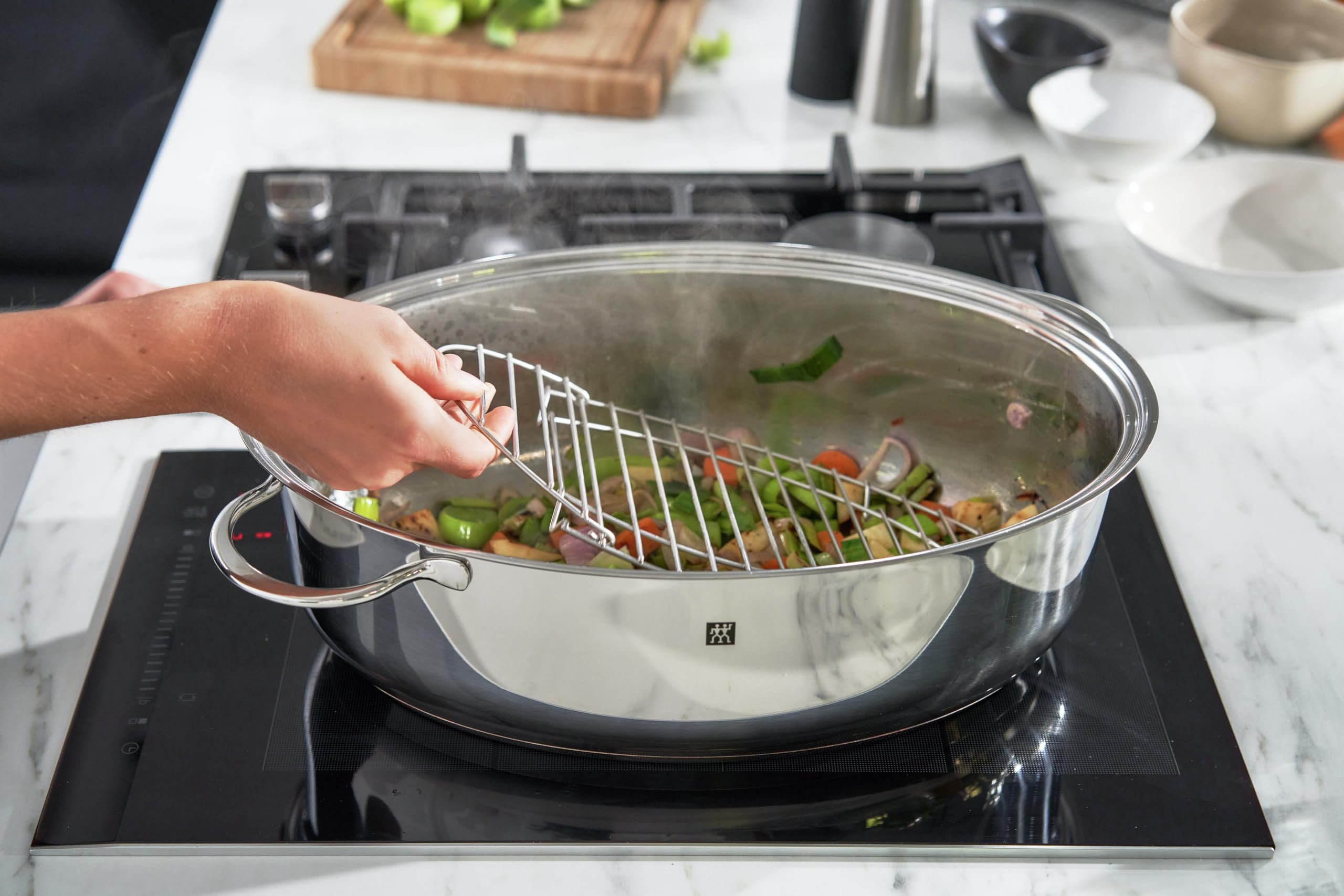 ZWILLING Plus Bräter mit Deckel, 38 cm, Induktion und Backofen, Edelstahl