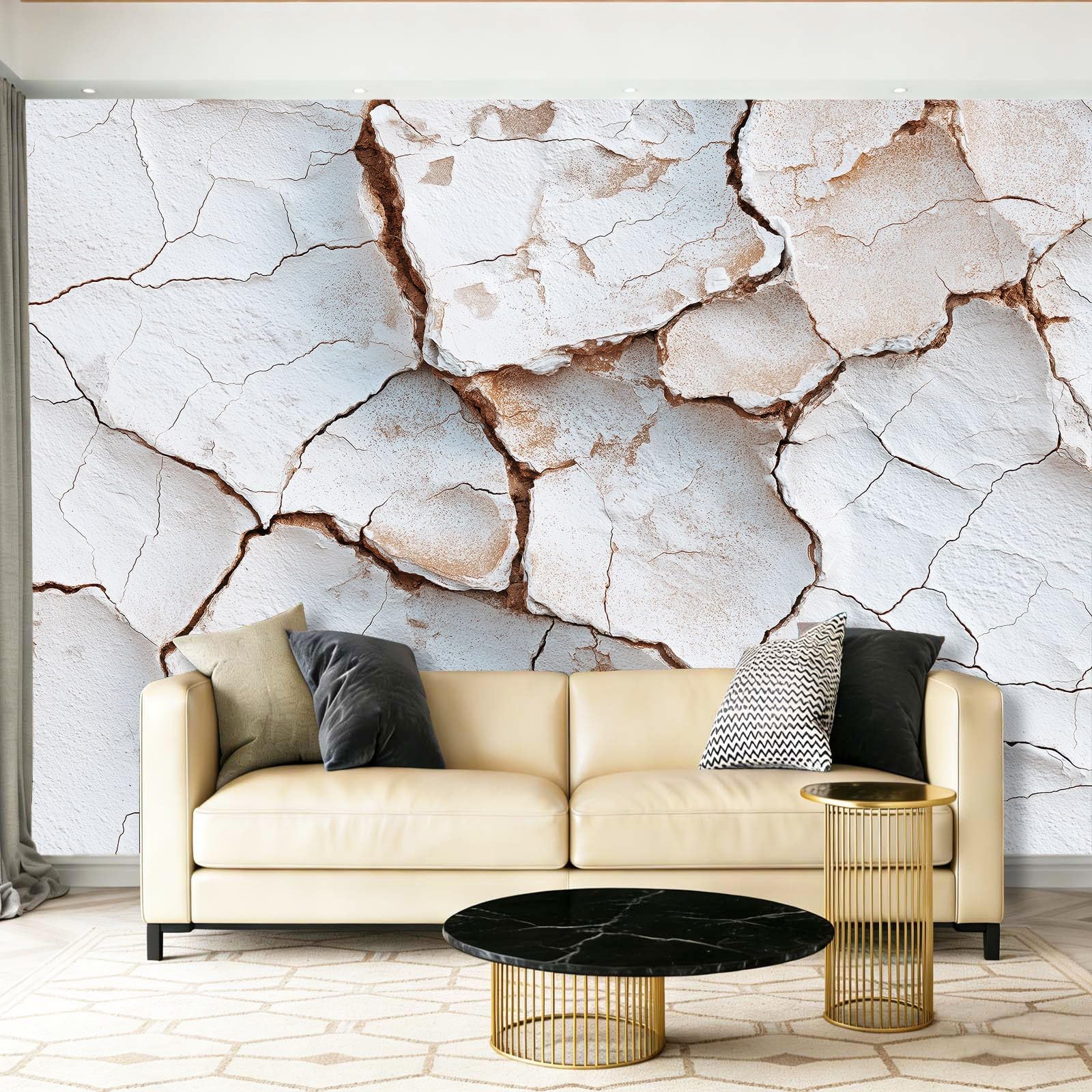 Papier peint intissé effet mur fissuré pour illuminer et agrandir un salon