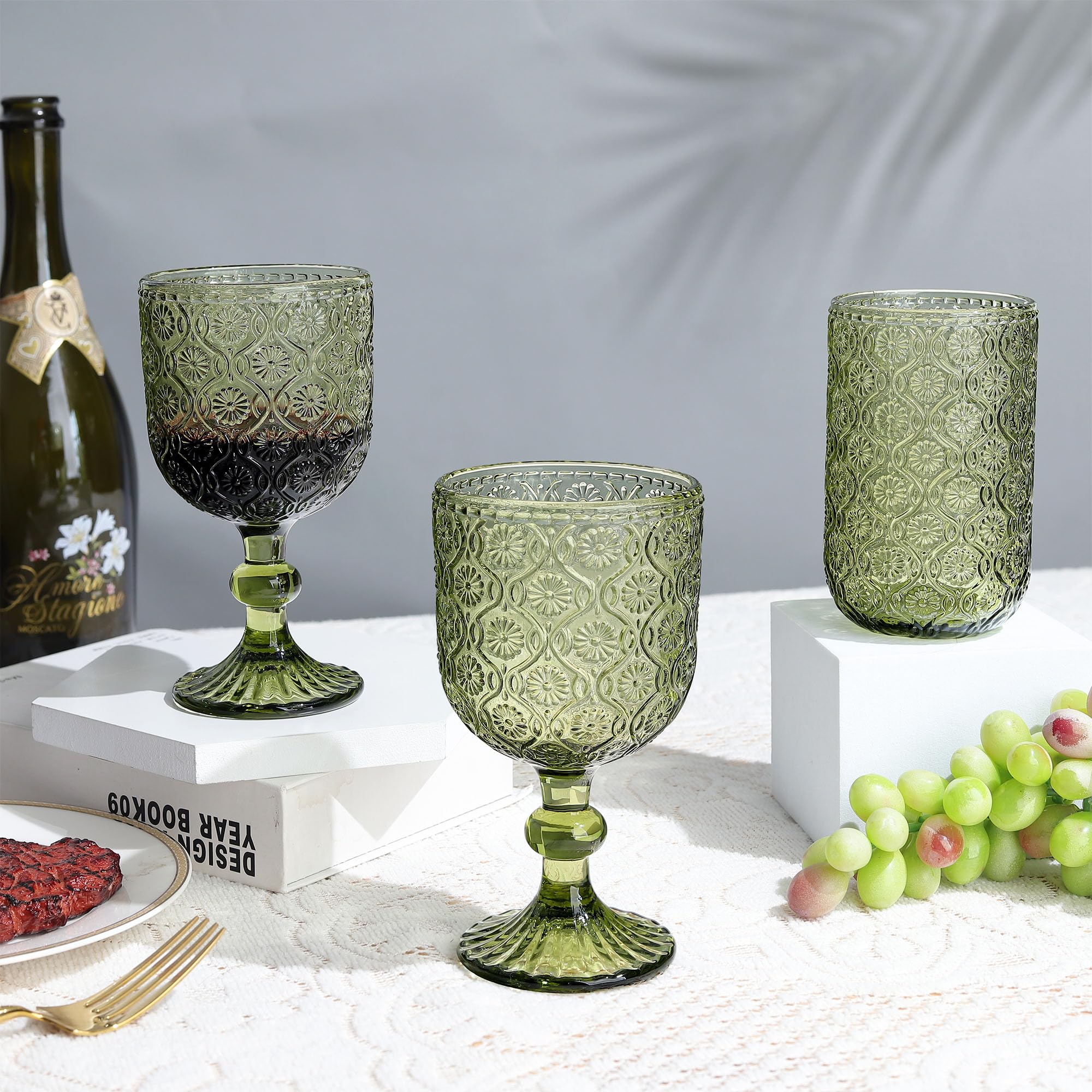 Joeyan 350ml Vintage Weingläser Grün, Blütenrelief Kelche mit Stiel, Weinkelche Landhausstil für Saft Getränke,Bunt Rotweingläser Weißweingläser Trinkgläser mit Fuß,Set von 4,Spülmaschinenfest