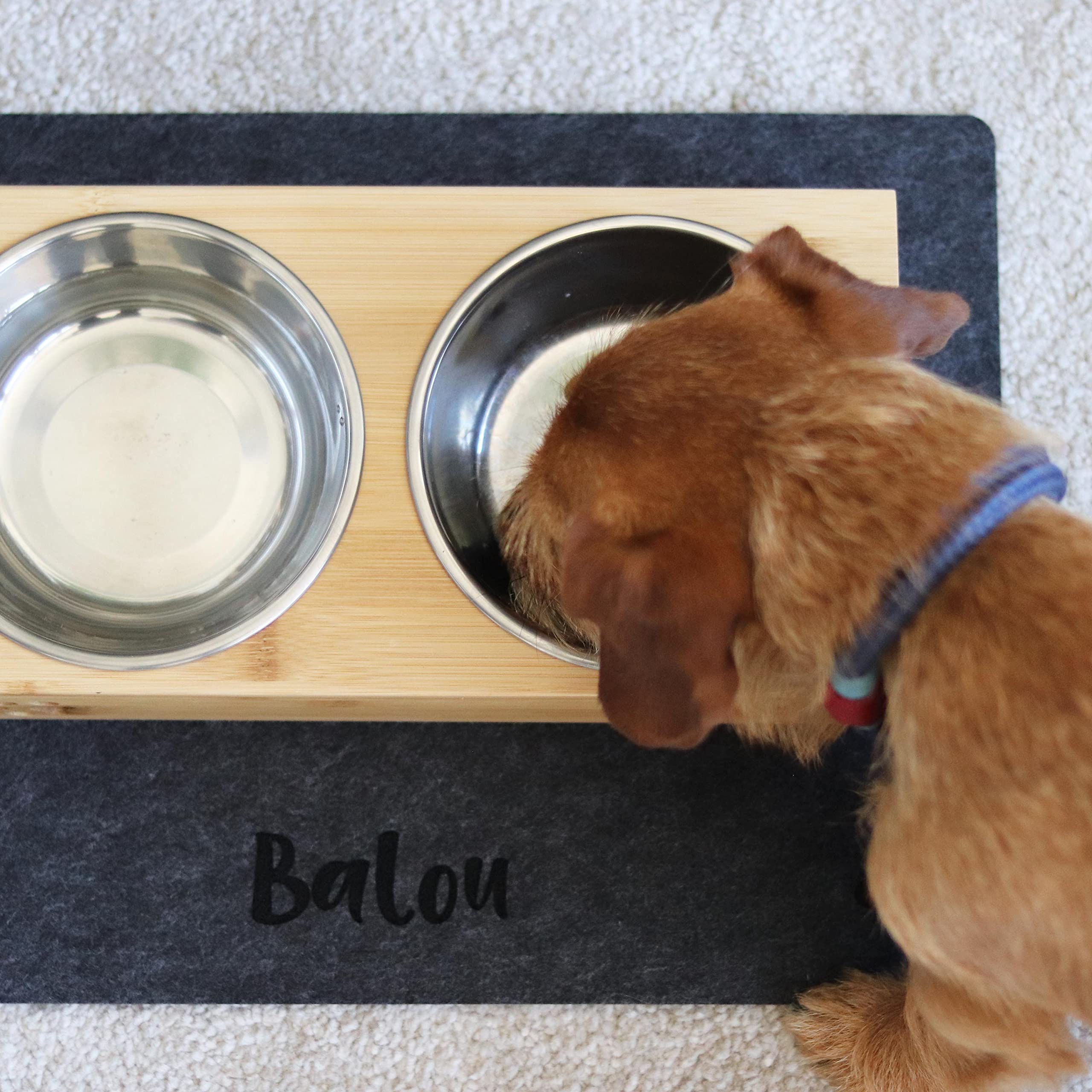 LAUBLUST Station d'alimentation pour Chiens personnalisée avec nom – Naturelle | 38x19x6cm, surélevée - Mangeoire et Abreuvoir pour Chats | 2 gamelles en INOX x 0,75L | Gamelle avec Gravure pour Chat