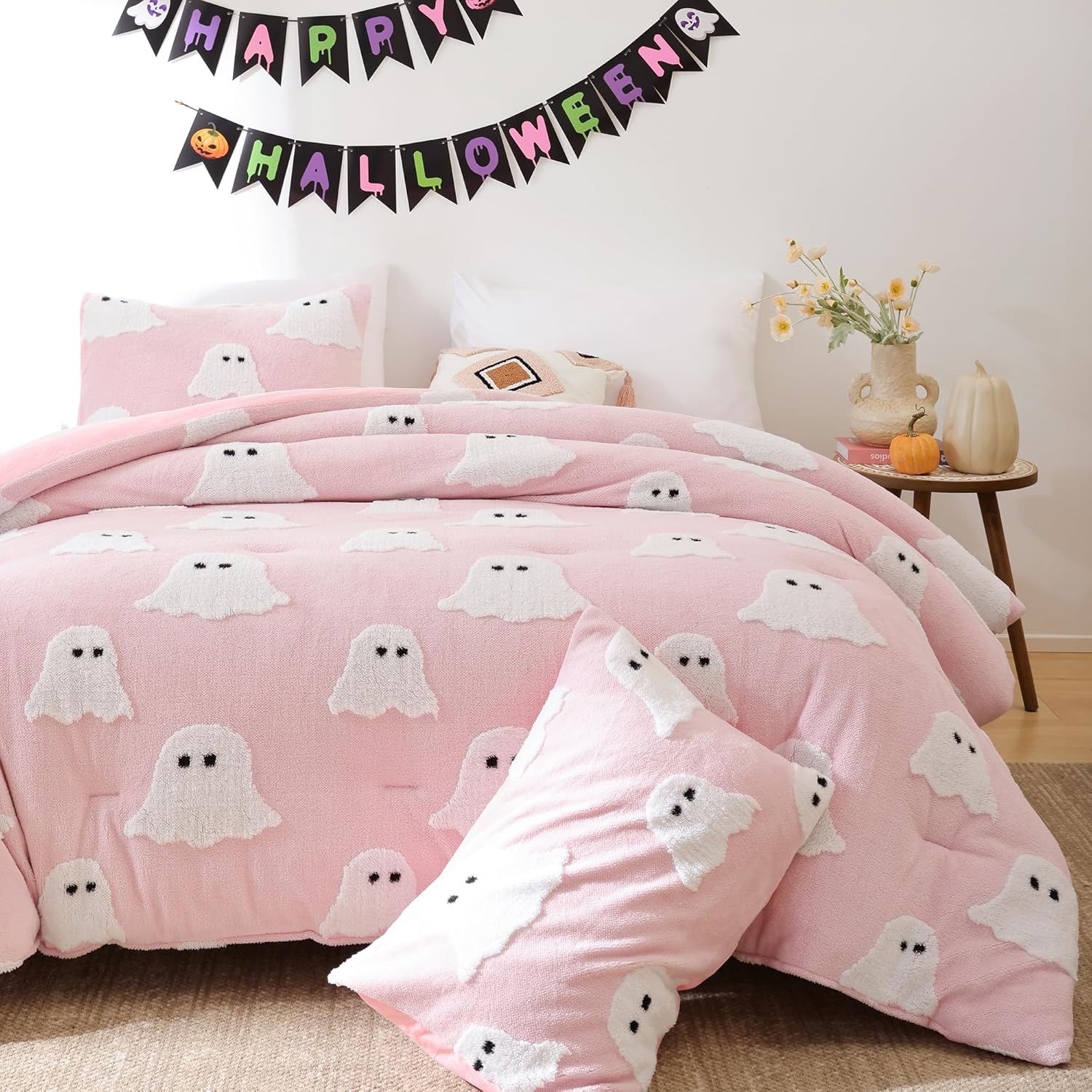 Smoofy Queen Comforter Set - Halloween Comforters in Pink with White Ghost Pattern - Queen Size (1 Fluffy Comforter and 2 Pillowcases) - Lightweight Queen Pink