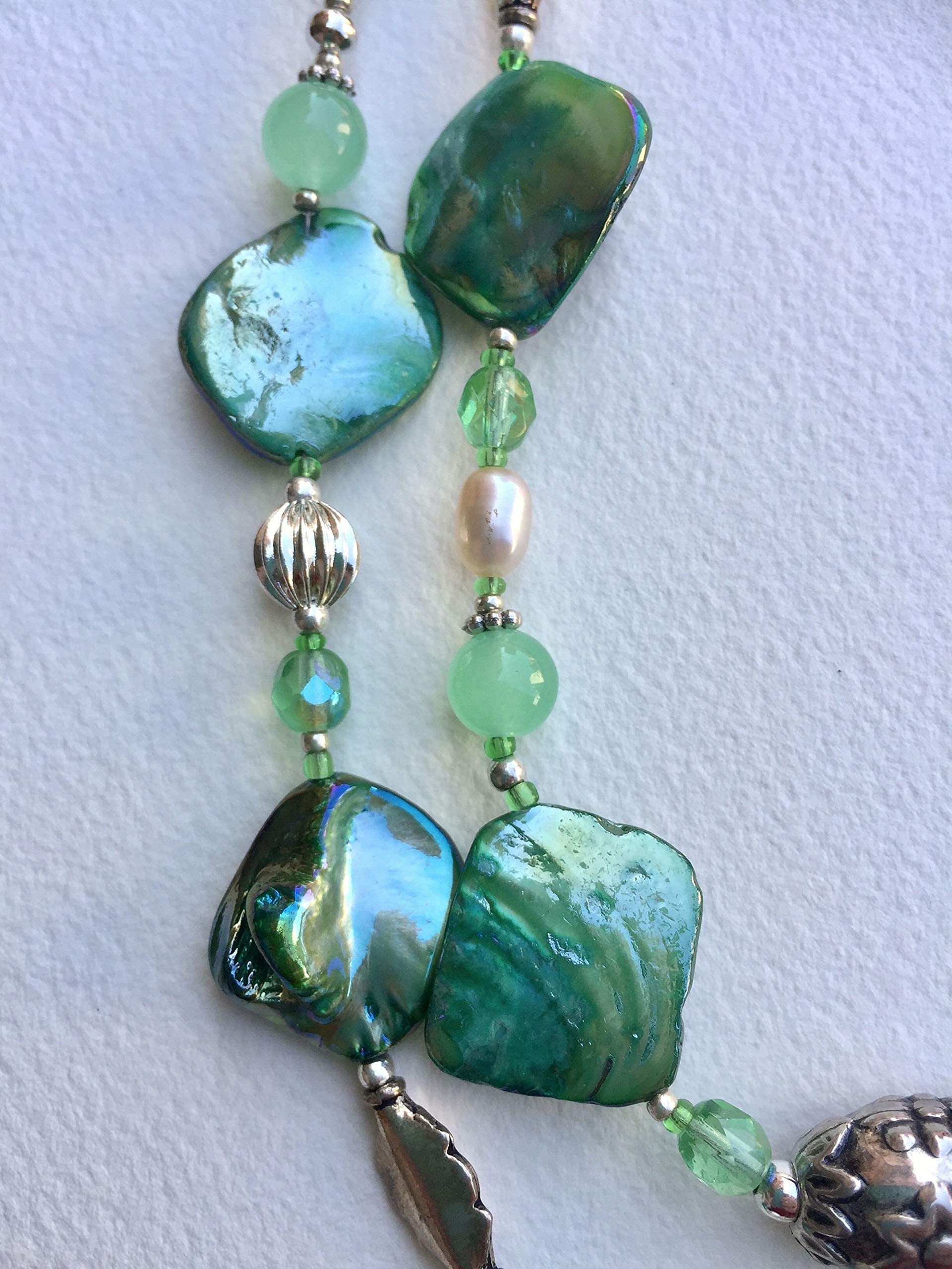 Gioielli d'Artista di Chiara Bo Collana Verde Donna a due fili in madreperla Luminosa Verde