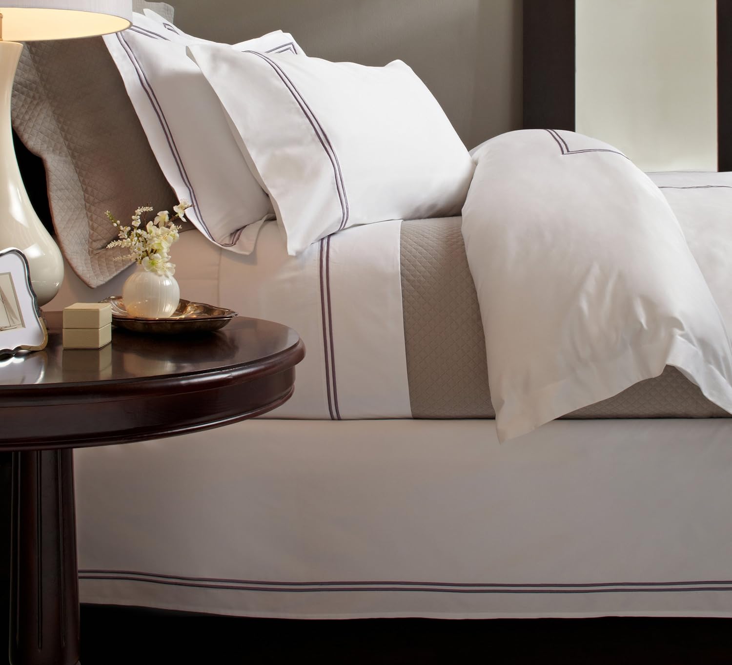 Amazon Brand – Pinzon Hotel Stitch 400-Thread-Count 100-Percent Egyptian Cotton Sateen Duvet Cover, King, White with Plum Stripe