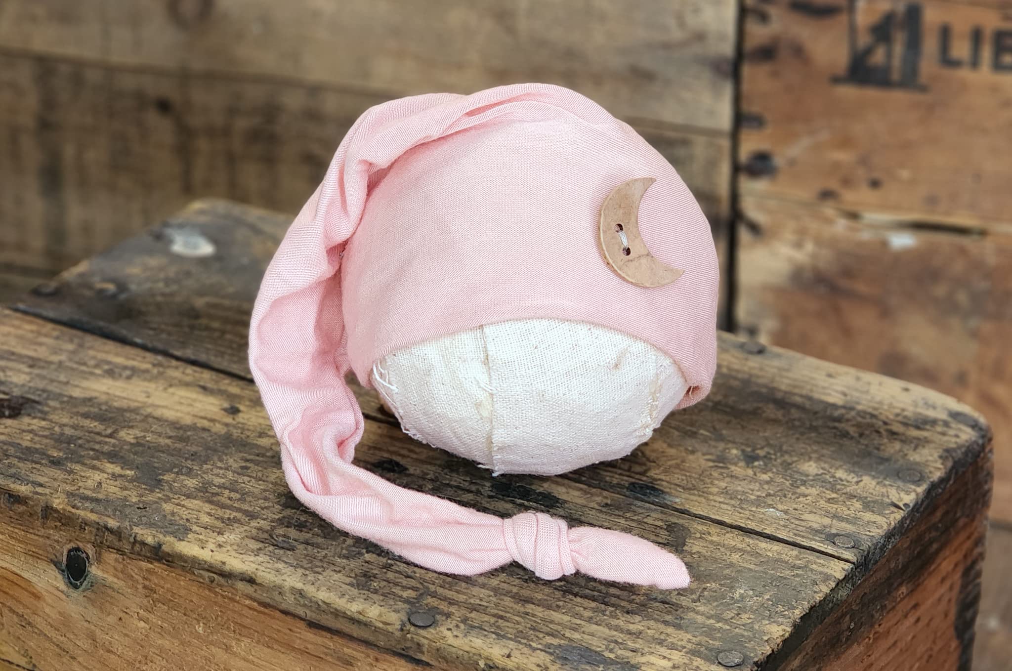 AMOS and SAWYER Knotted Sleeping Hat, Photography Prop (Newborn, Blush - Moon Button)