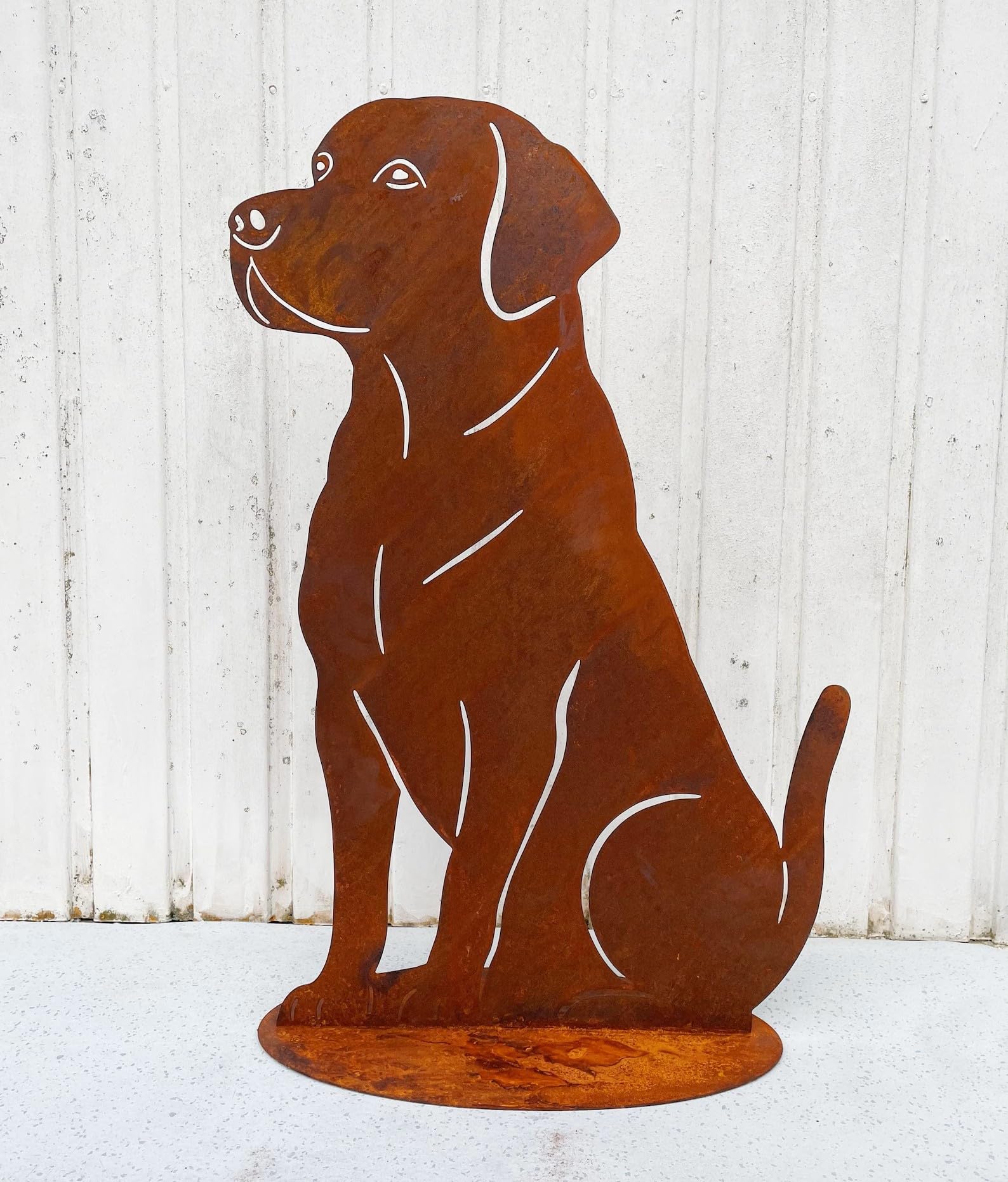 Gartenfigur Hund Labrador sitzend 68x45cm auf Platte Edelrost Gartendeko Wetterfest Rost Metall Rostfigur Hunde Tier von Steinfigurenwelt (Hund Labrador sitzend 68x45cm)