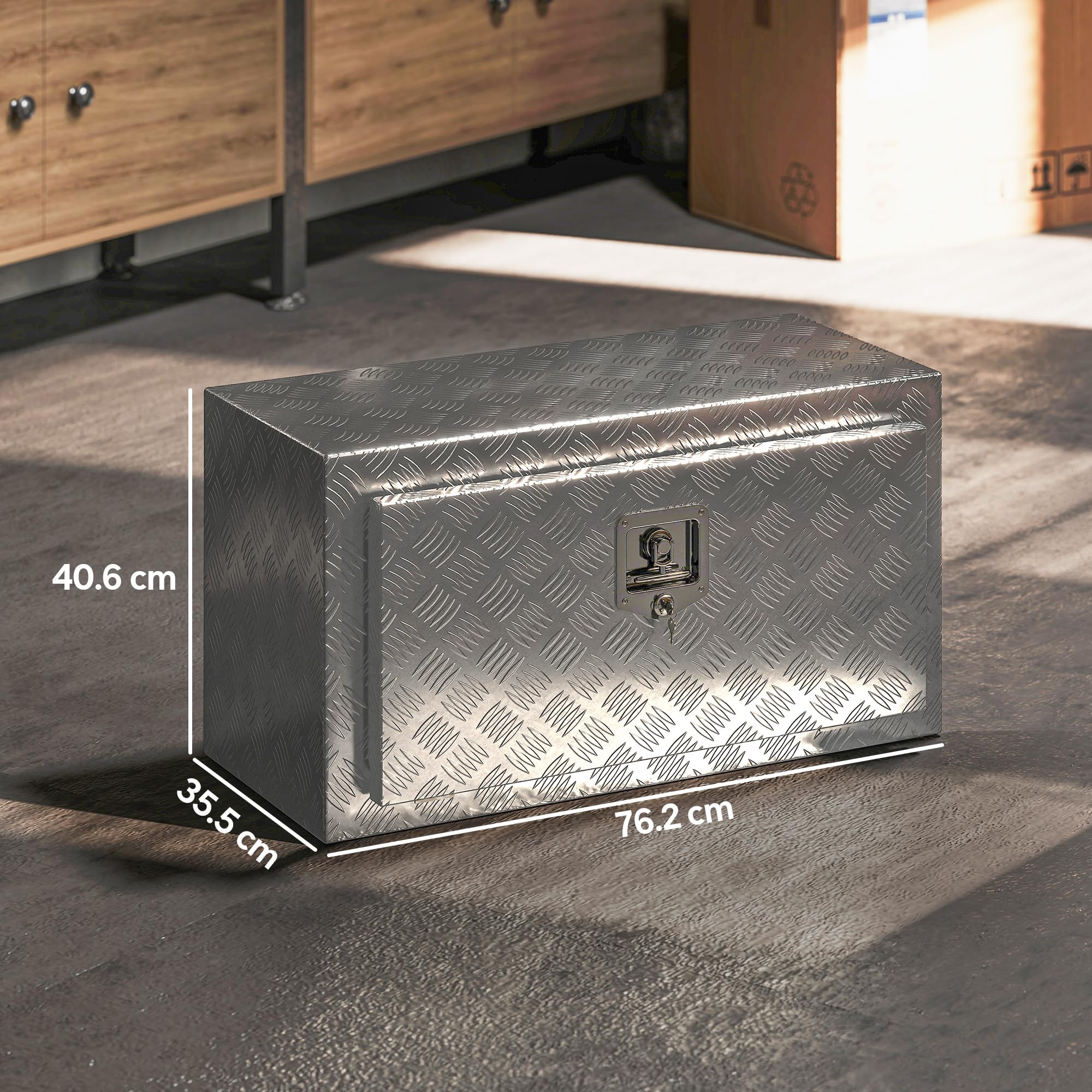 HOMCOM Caja de herramientas de aluminio con cerradura y 2 llaves, caja portaútiles de 96 litros, resistente e impermeable, caja portaobjetos para camionetas, caravanas y remolques, 76,2 x 35,5 x 40,6